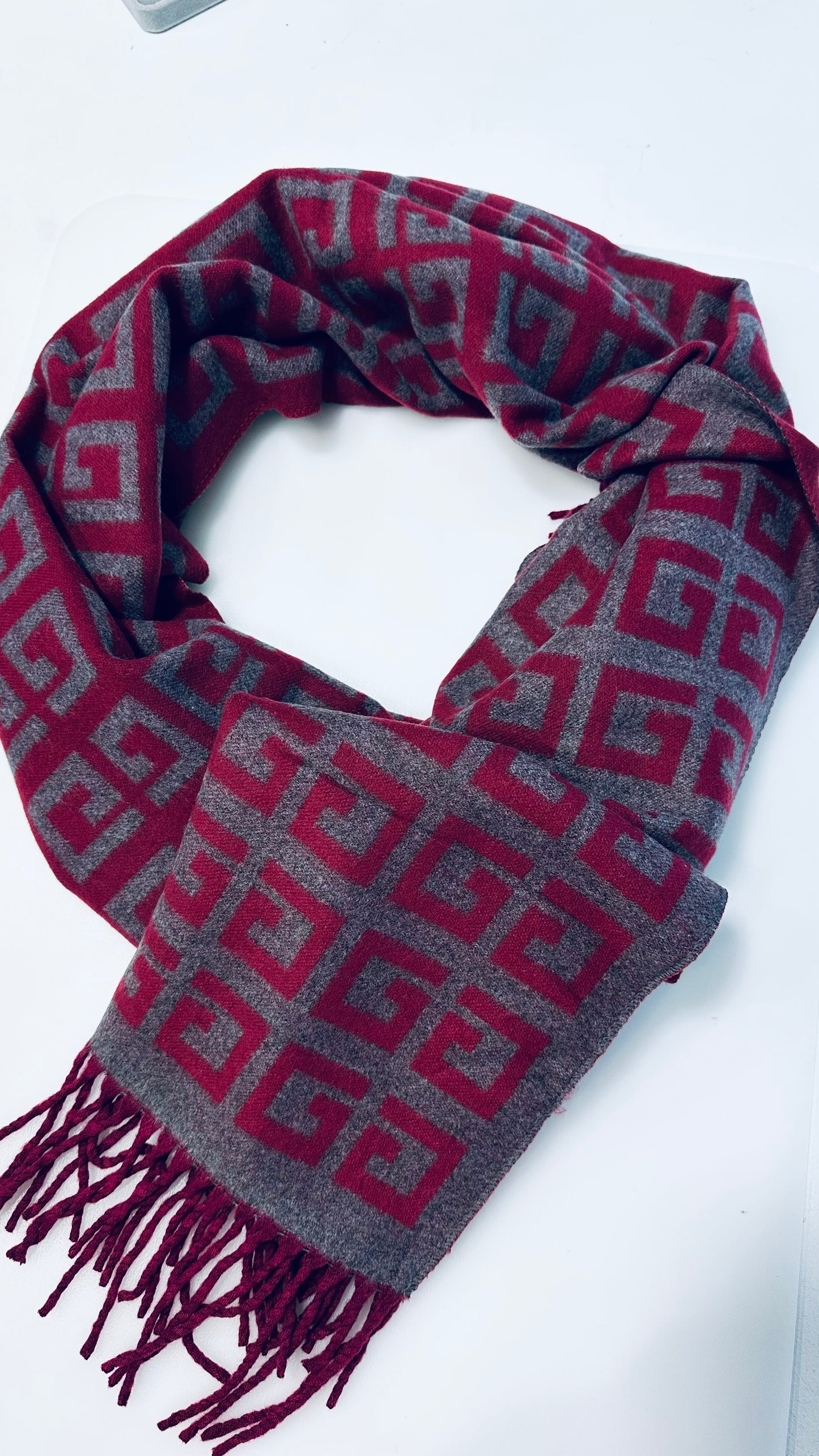 GEOMETRIC REVERSIBLE SCARF BURGUNDY & GREY *New