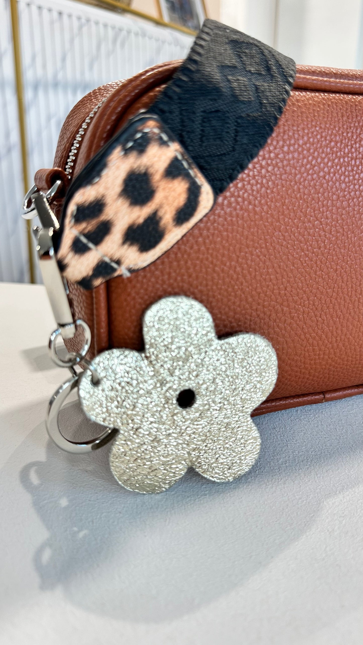 FLOWER LEATHER KEYRING BAG CHARM CHARM GOLD *New