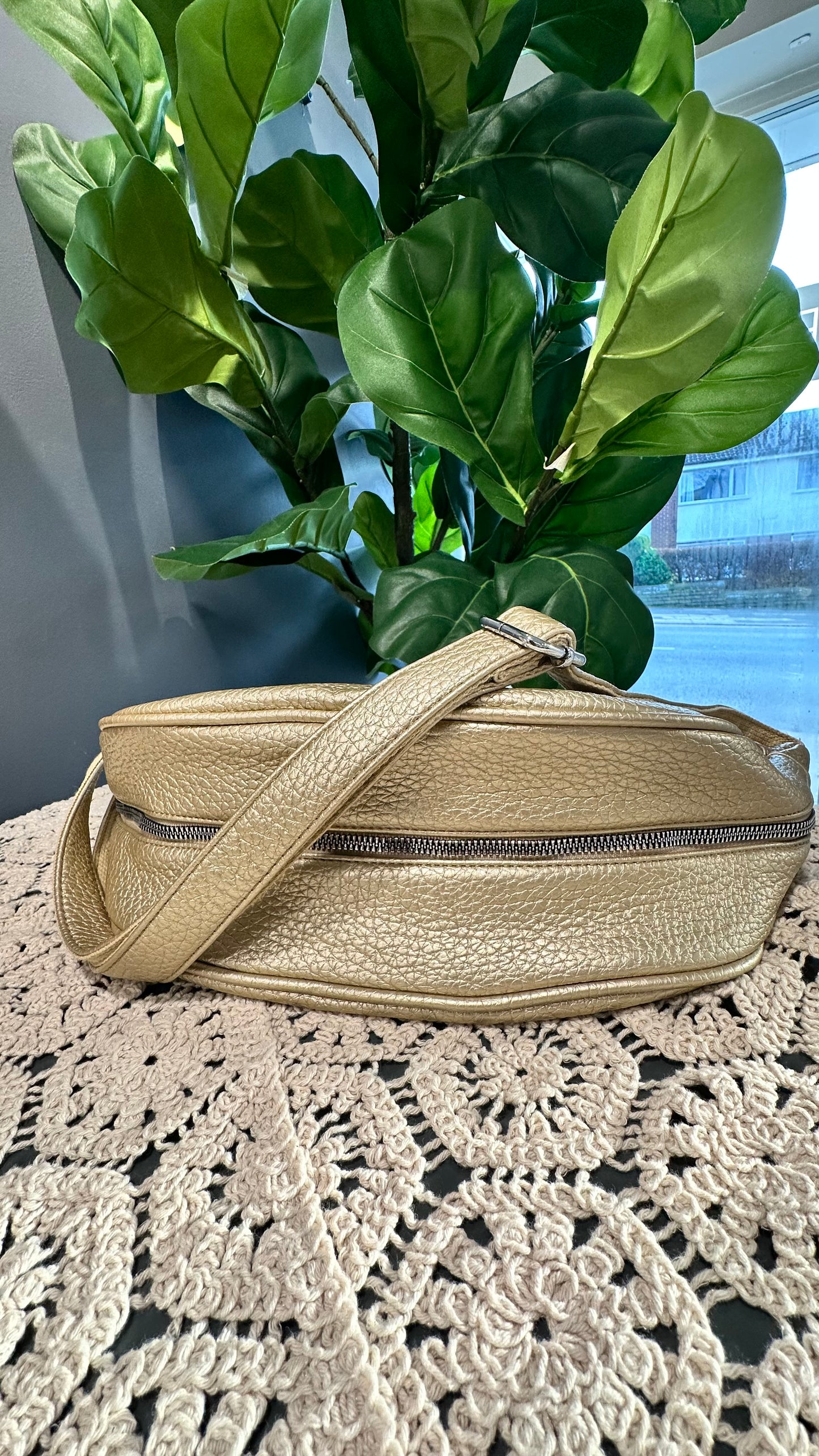 FAUX LEATHER BUM BAG GOLD *New