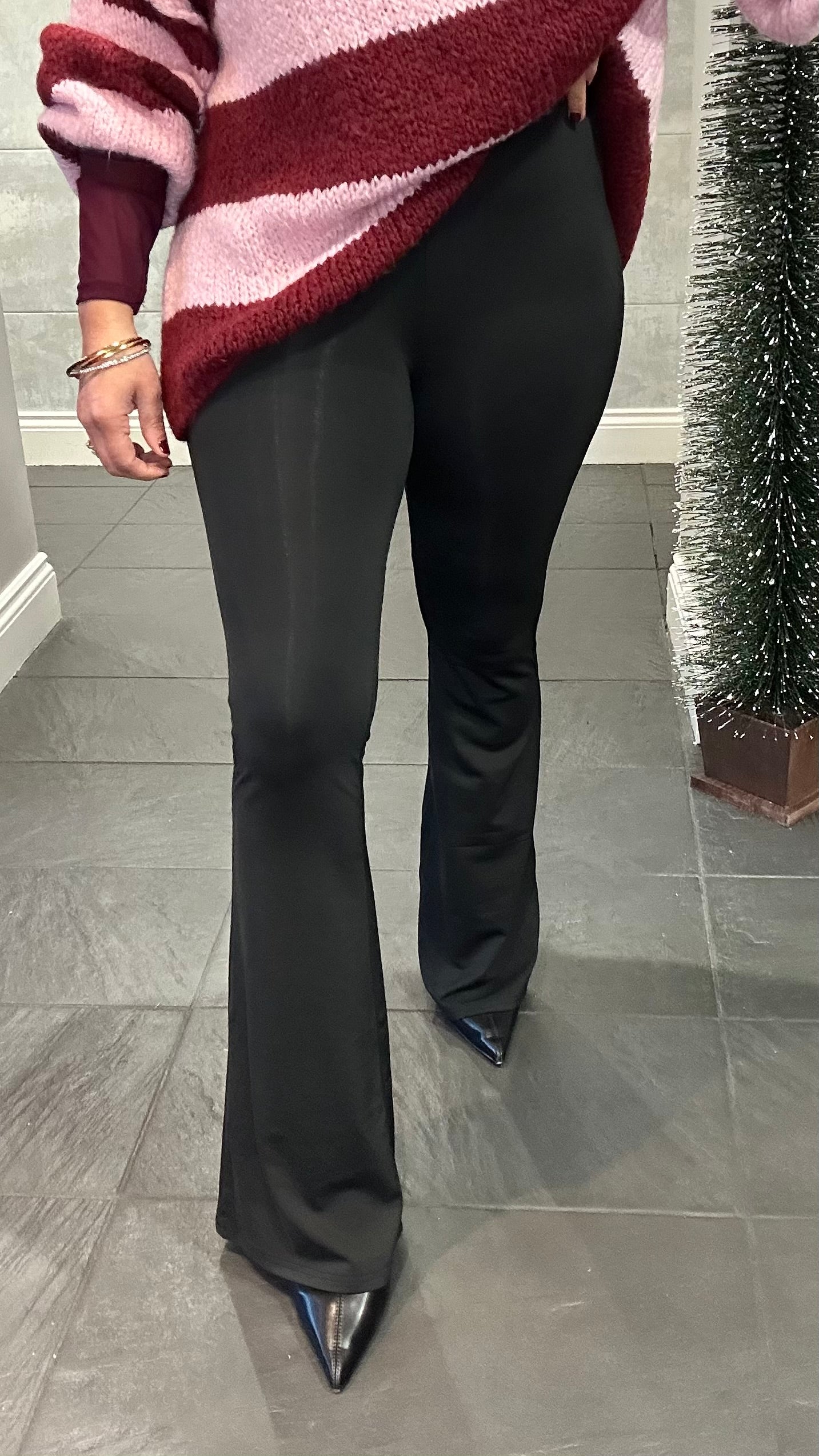 SKINNY KICK FLARES BLACK *New