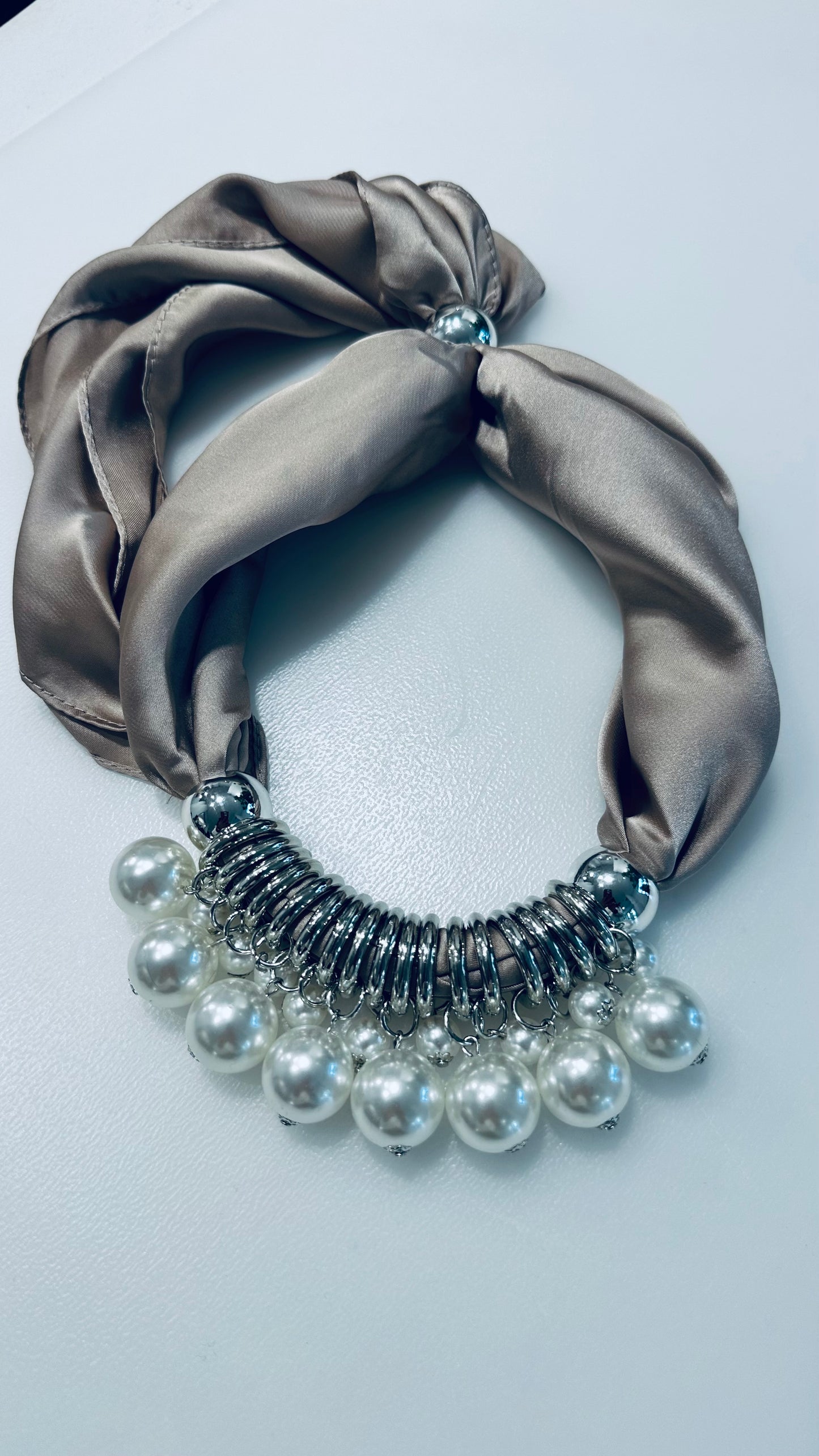 JAN CHAMPAGNE SCARF NECKLACE PEARLS & SILVER *New