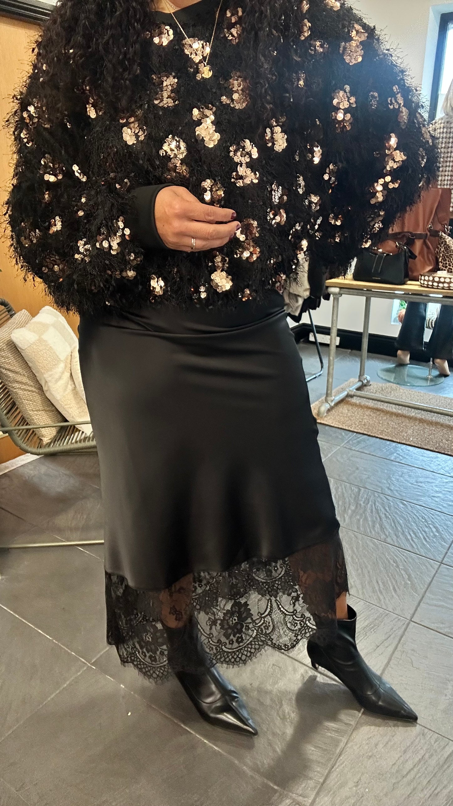 SATIN LACE MIDI SKIRT BLACK *NEW