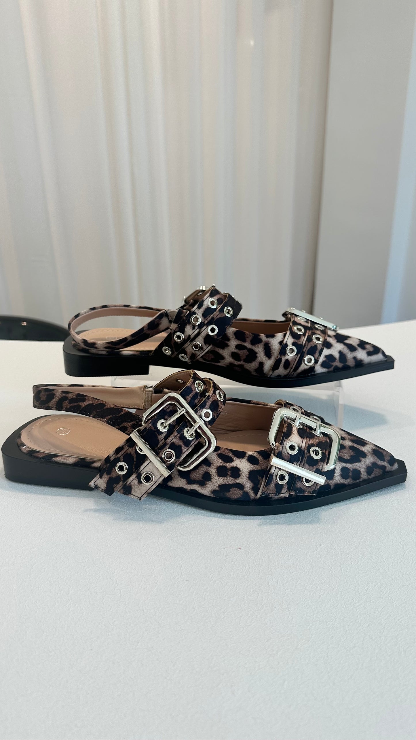 DANNI BUCKLE BALLERINA SHOE LEOPARD MO-31 *New