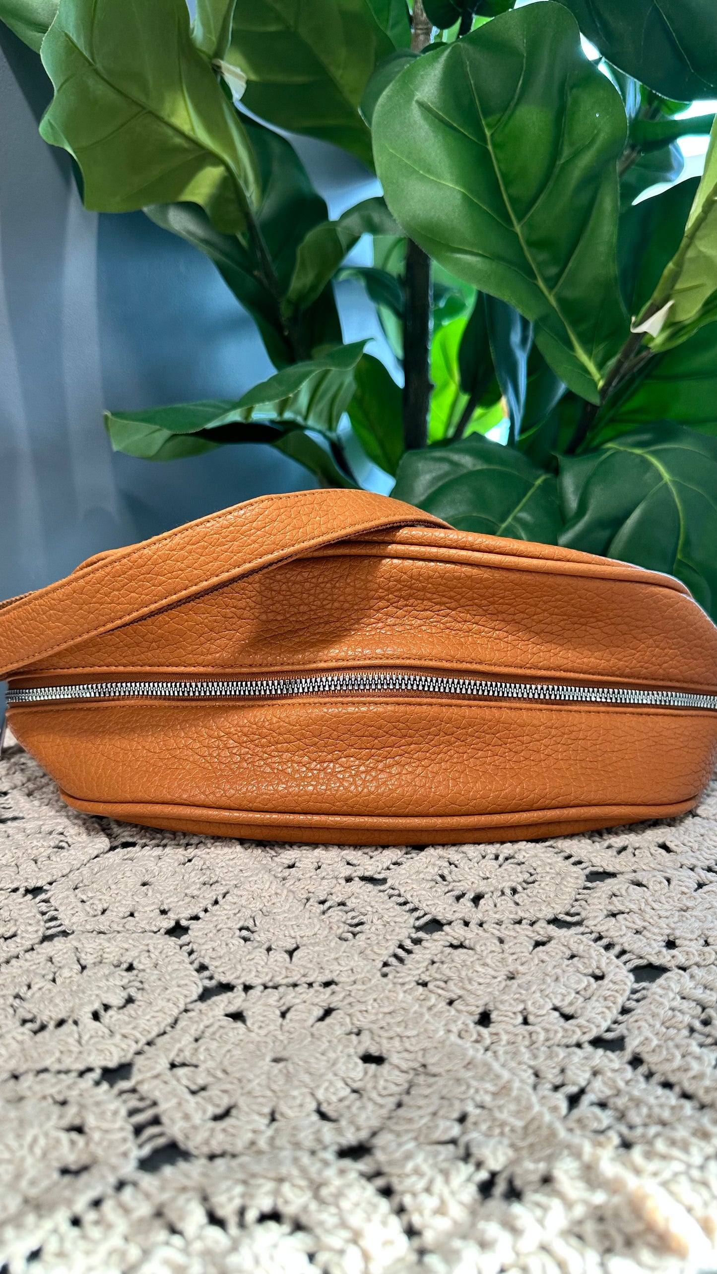 FAUX LEATHER BUM BAG TAN *New