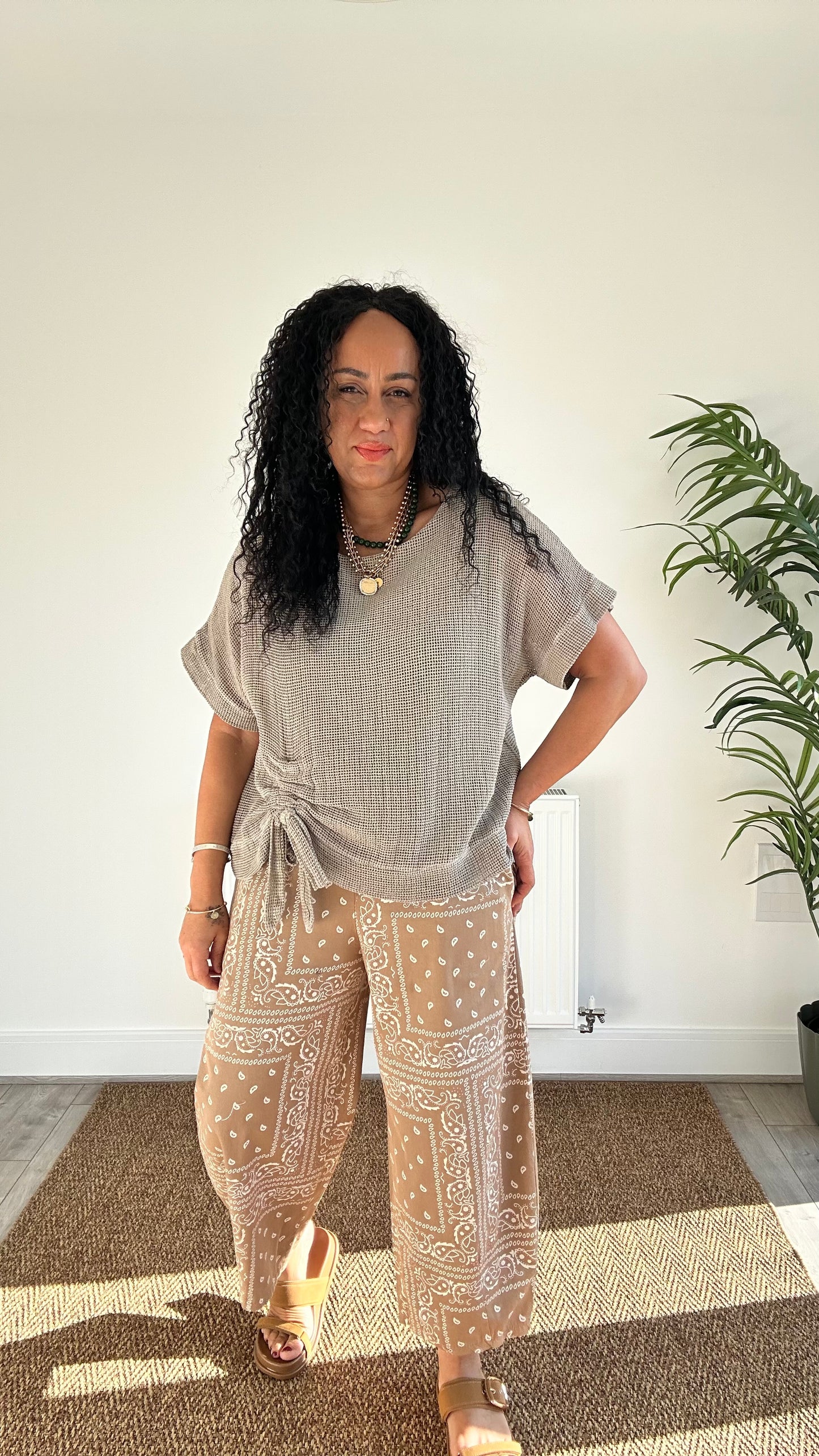 BANDANA PRINT BARREL LEG TROUSERS SAND BIEGE *New