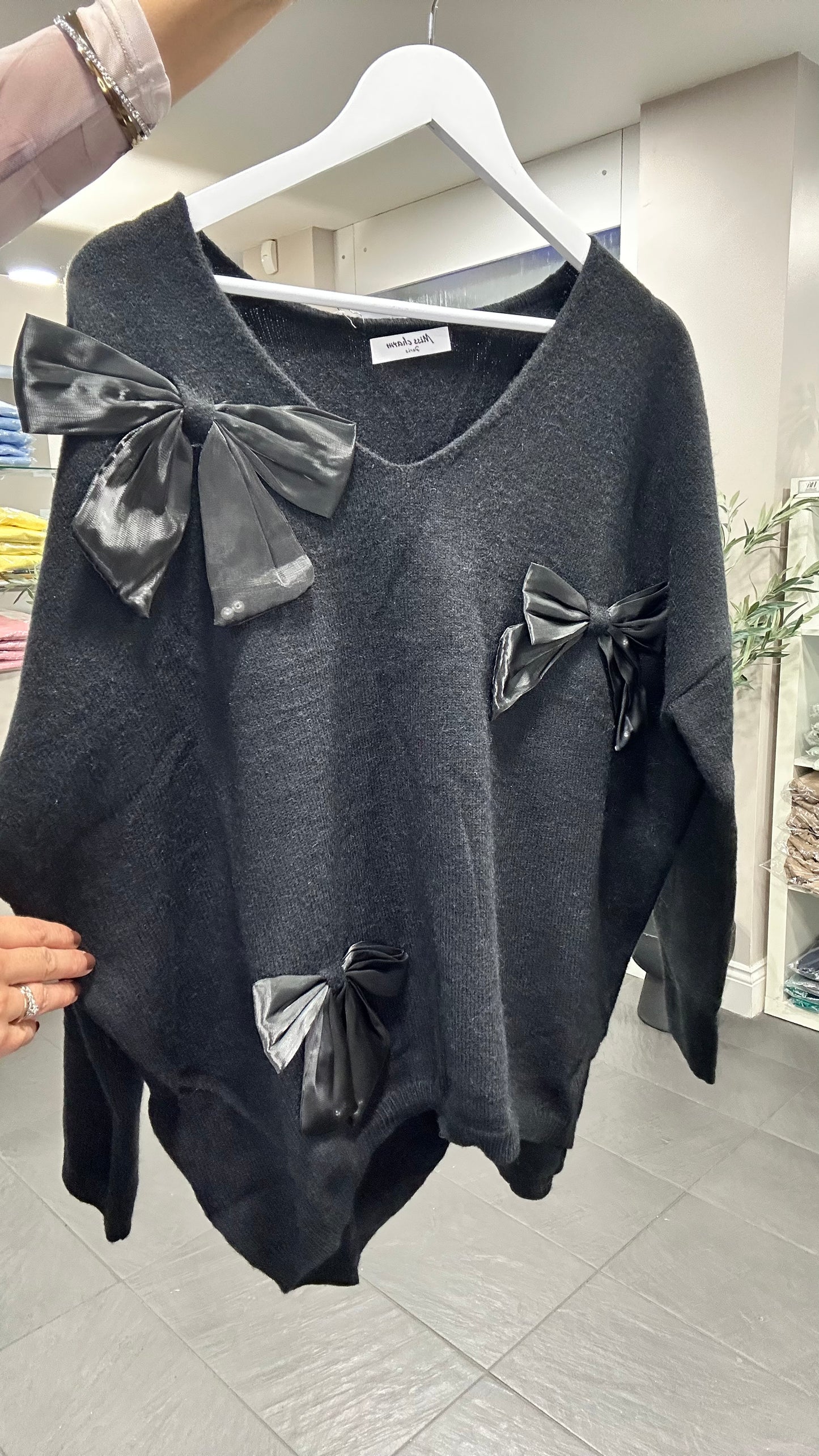 SALE 3D BOW JUMPER BLACK
