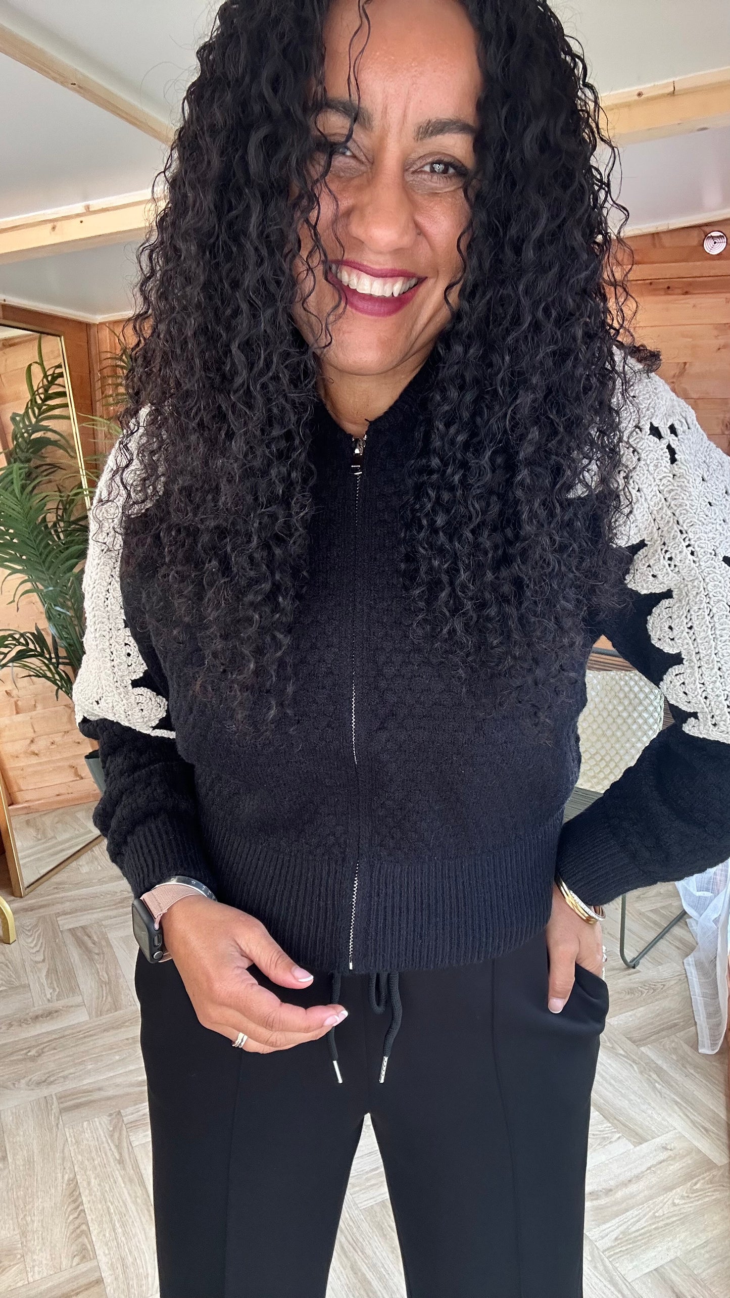 SALE IVAAN CROCHET SLEEVED CARDIGAN