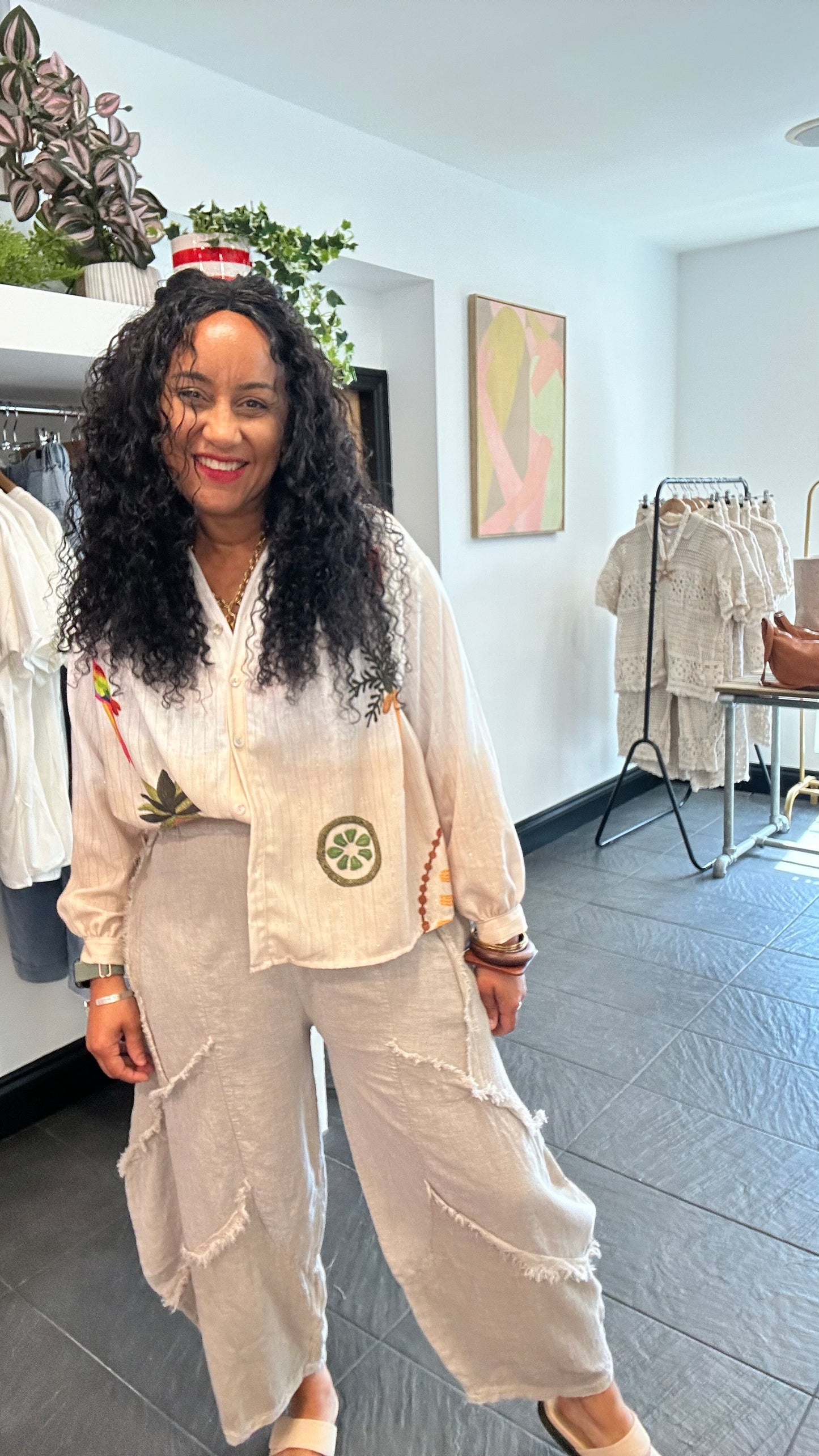 FUN & FRUITY 🍍 TROPICAL BLOUSE WHITE & MOCHA *New