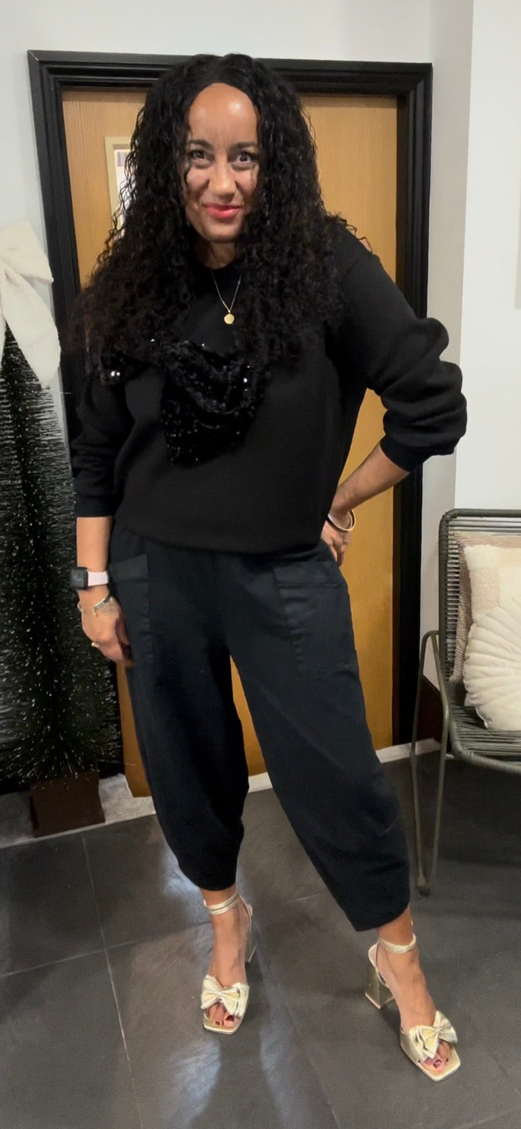 SALE TILLY SEQUIN BOW SWEATER BLACK