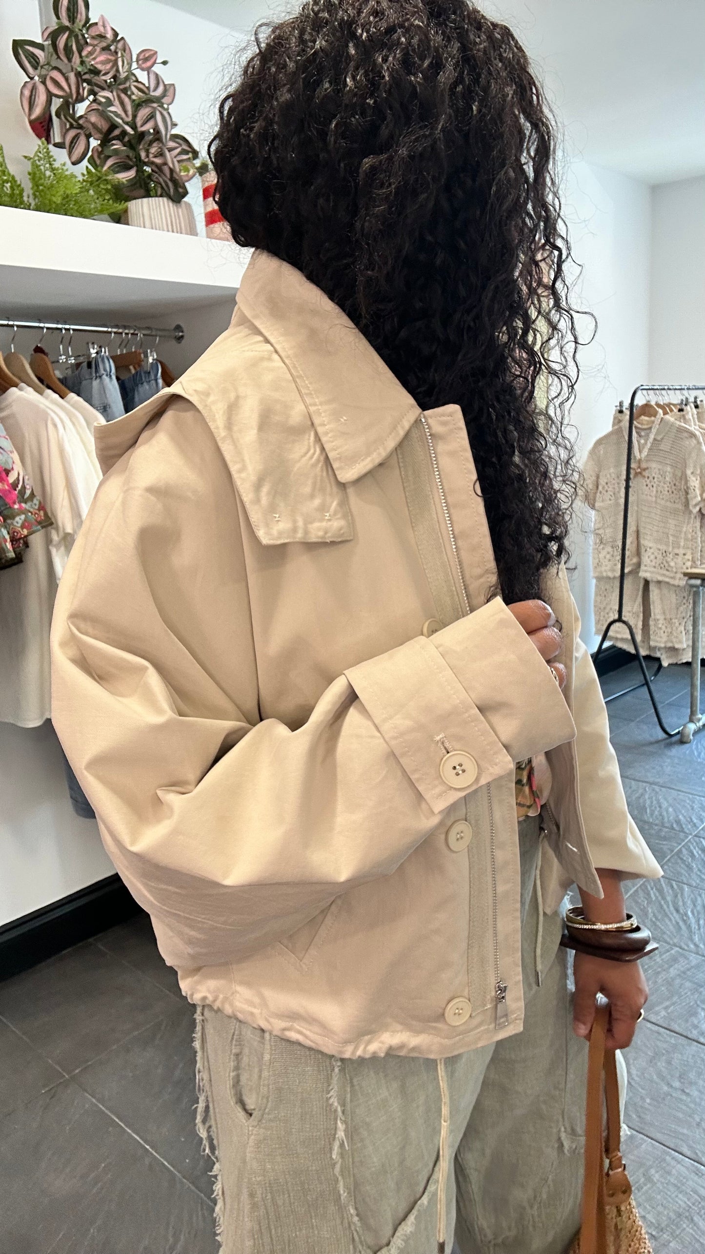 SALE HANDLY CROPPED TRENCH WITH DETACHABLE HOOD