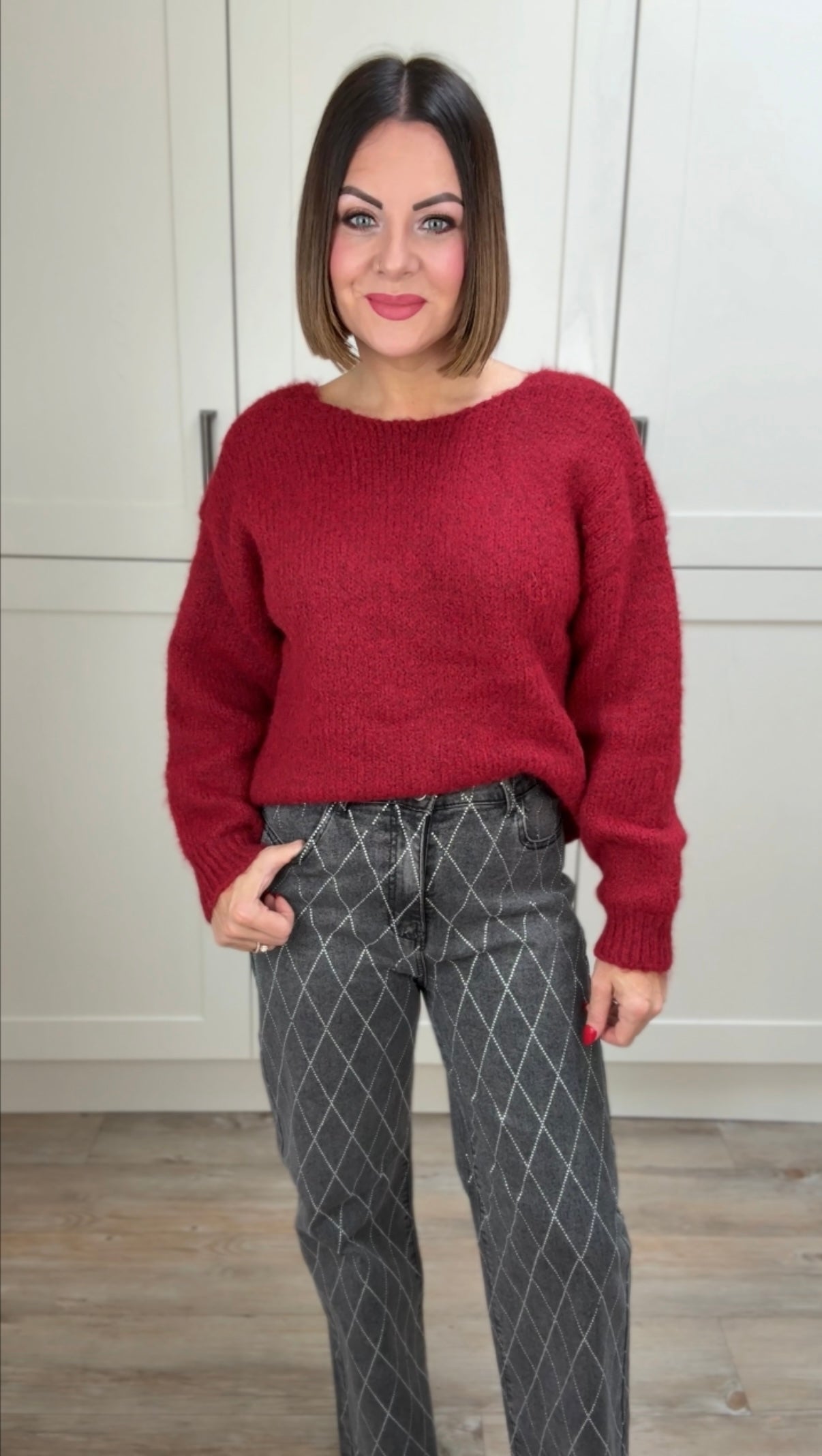 DIAMANTE BOW V-NECK KNIT JUMPER WINE *New