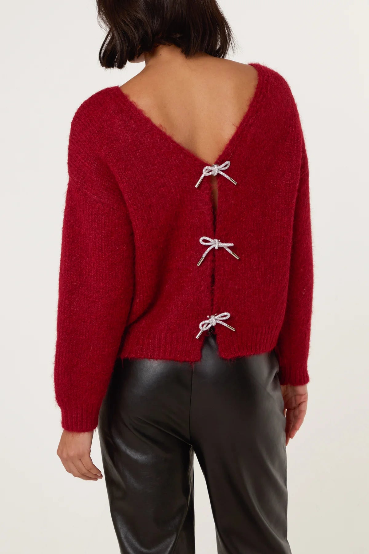 DIAMANTE BOW V-NECK KNIT JUMPER WINE *New