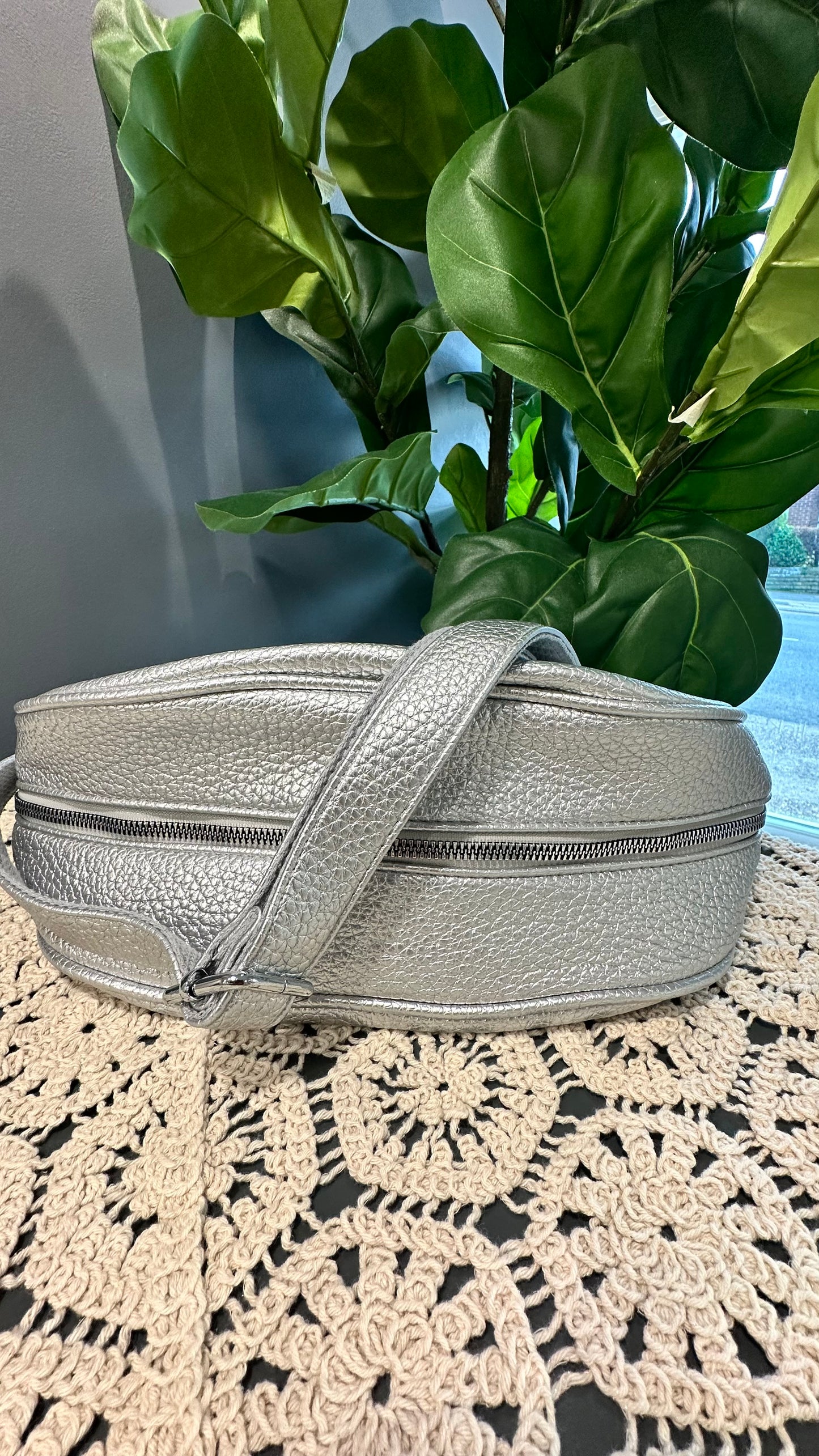 FAUX LEATHER BUM BAG SILVER *New