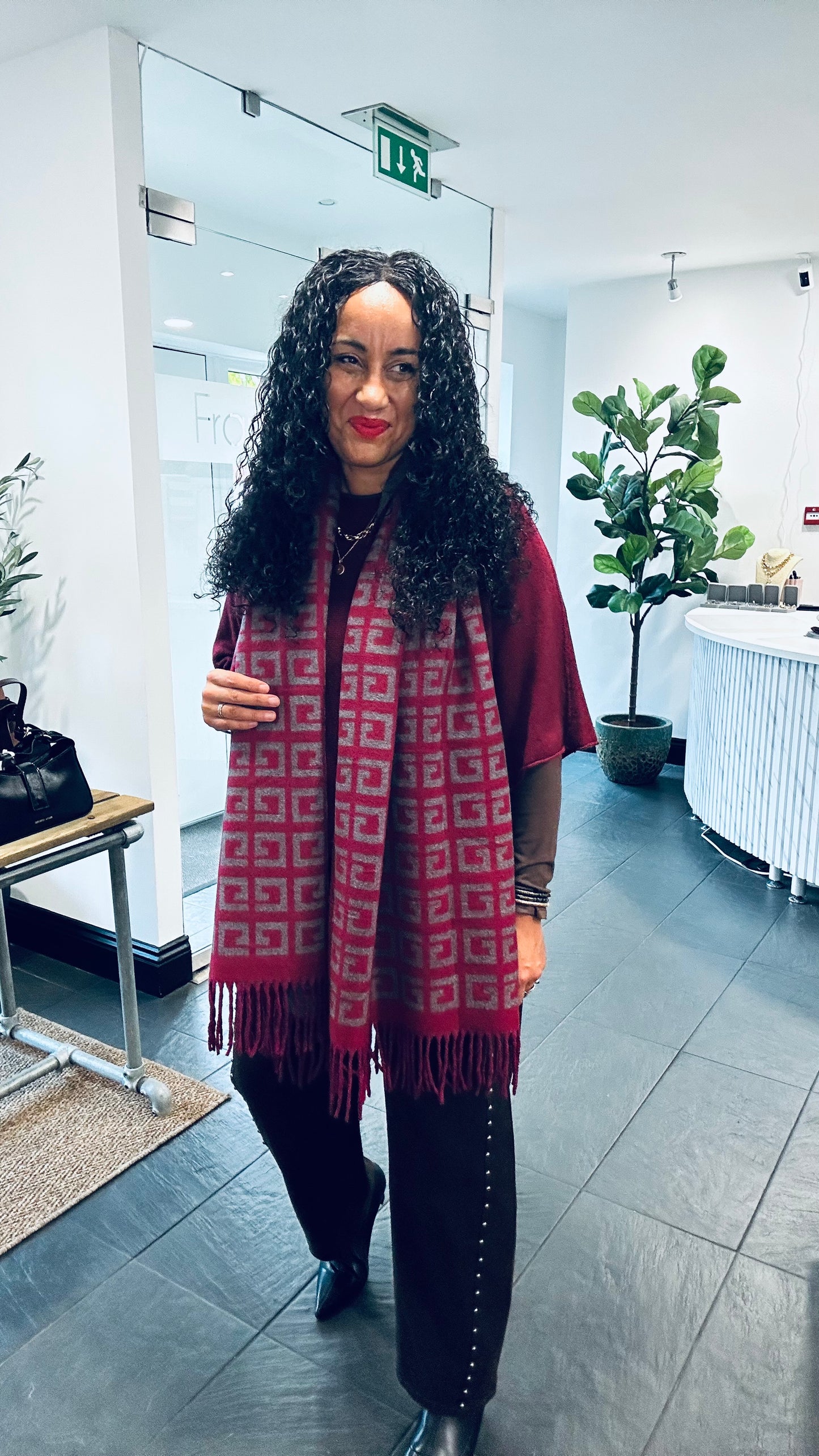 GEOMETRIC REVERSIBLE SCARF BURGUNDY & GREY *New