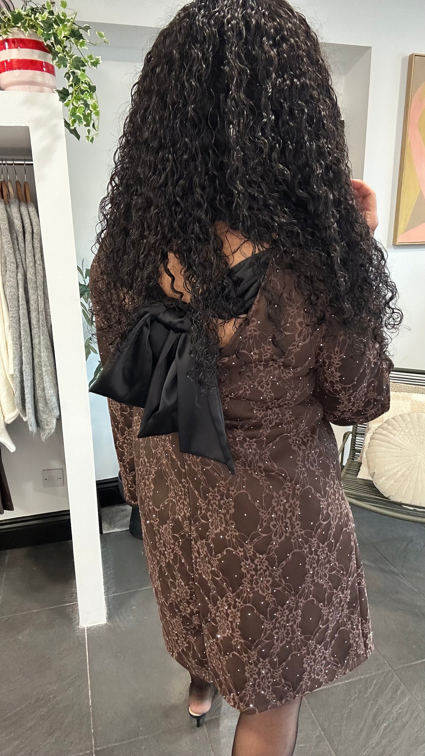 TERESA STUD DETAIL JACQUARD BOW BACK DRESS WARM BROWN *NEW