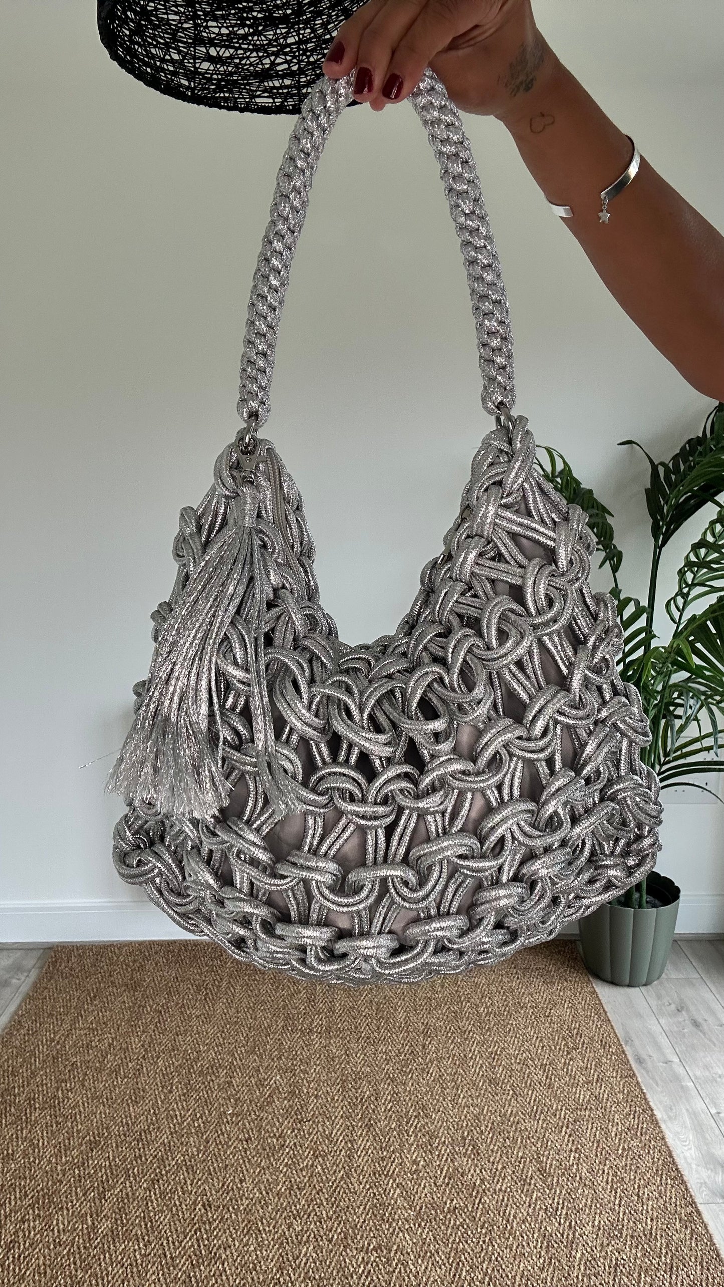 KNOTTED ROPE SHOULDER BAG SILVER *New