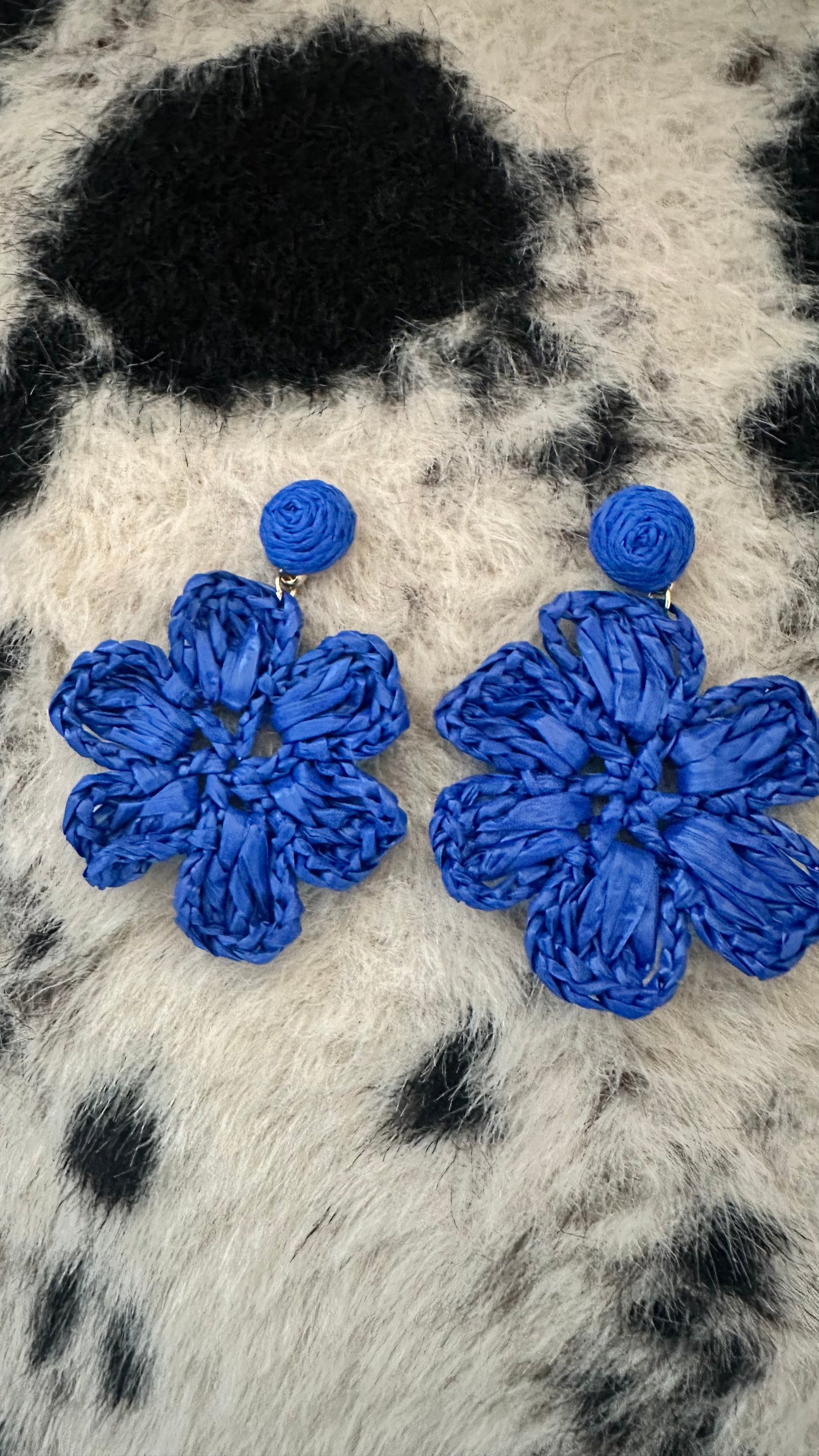 RAFFIA FLOWER EARRINGS BLUE *New
