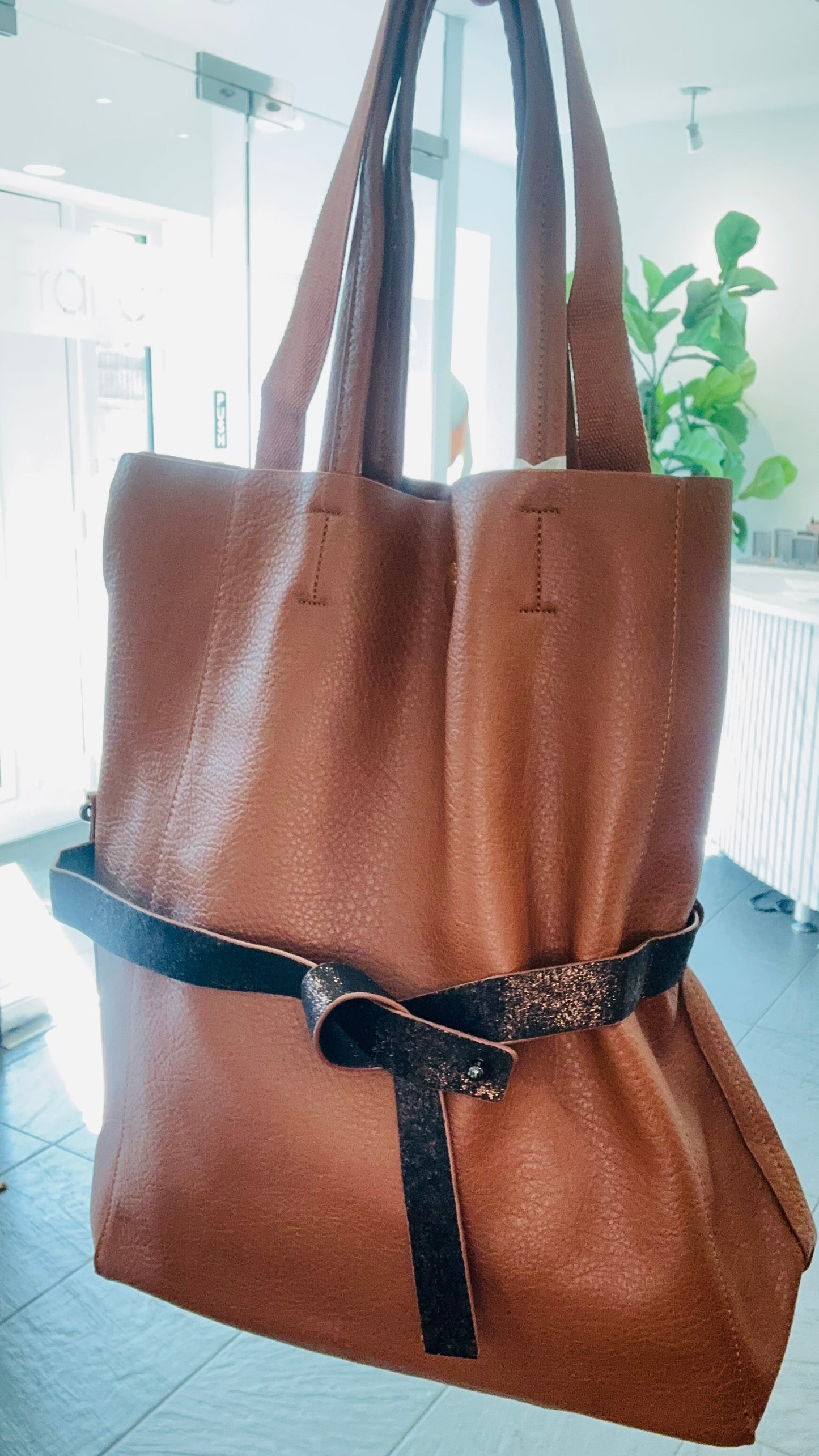 LARGE BROWN SOFT FAUX LEATHER HANDBAG TAN *New