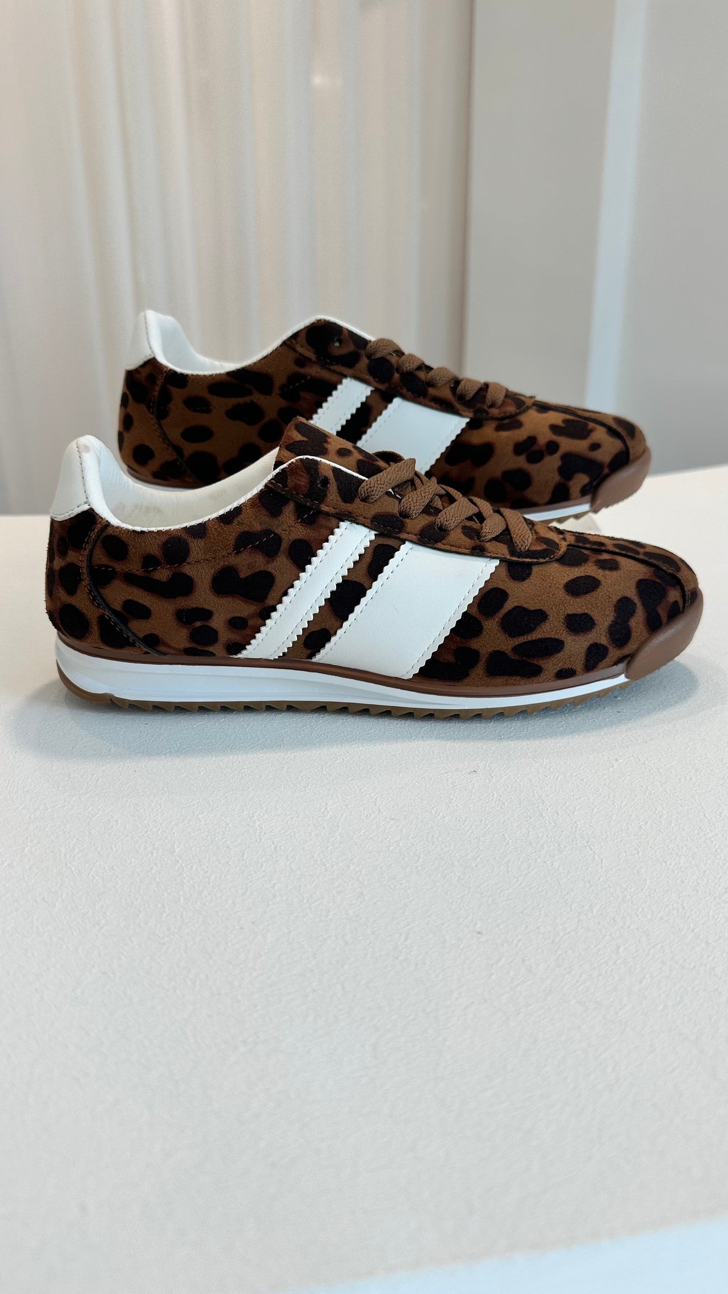 LEOPARD PRINT TRAINER 2502 *New