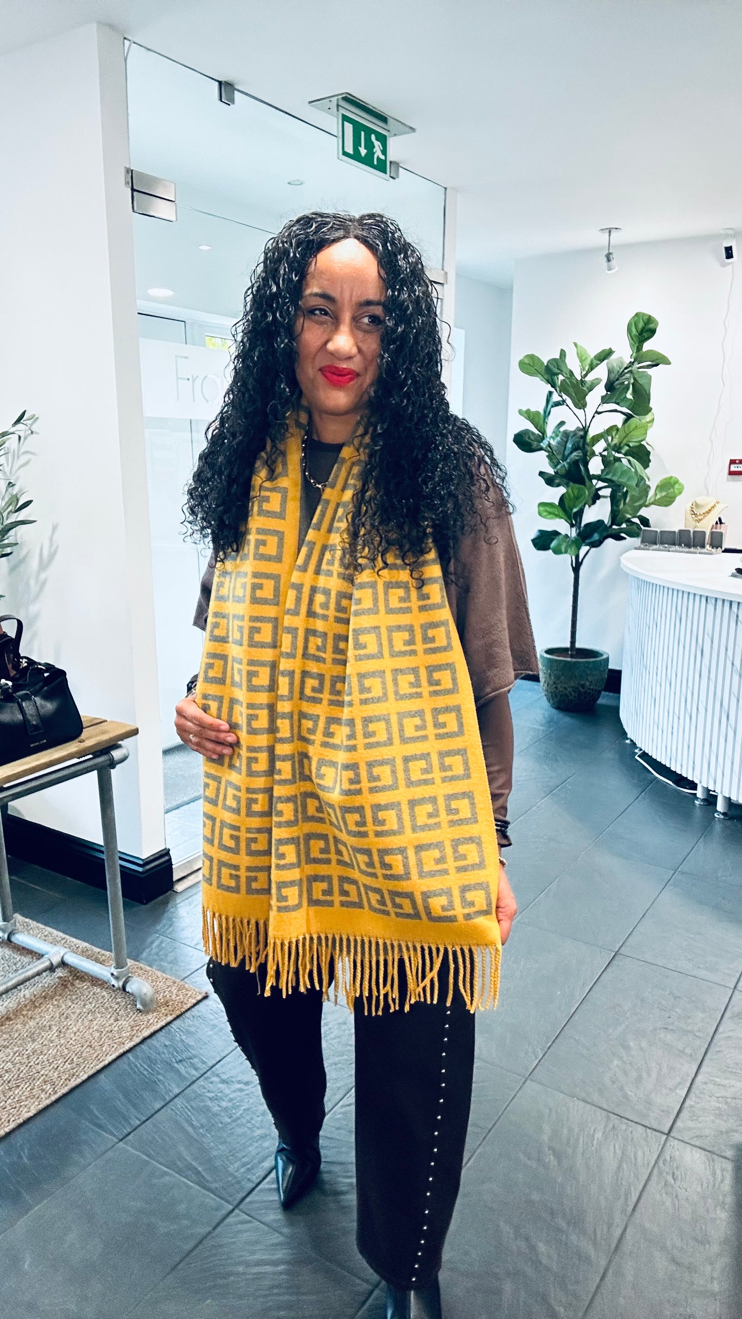 GEOMETRIC REVERSIBLE SCARF MUSTARD & GREY *New