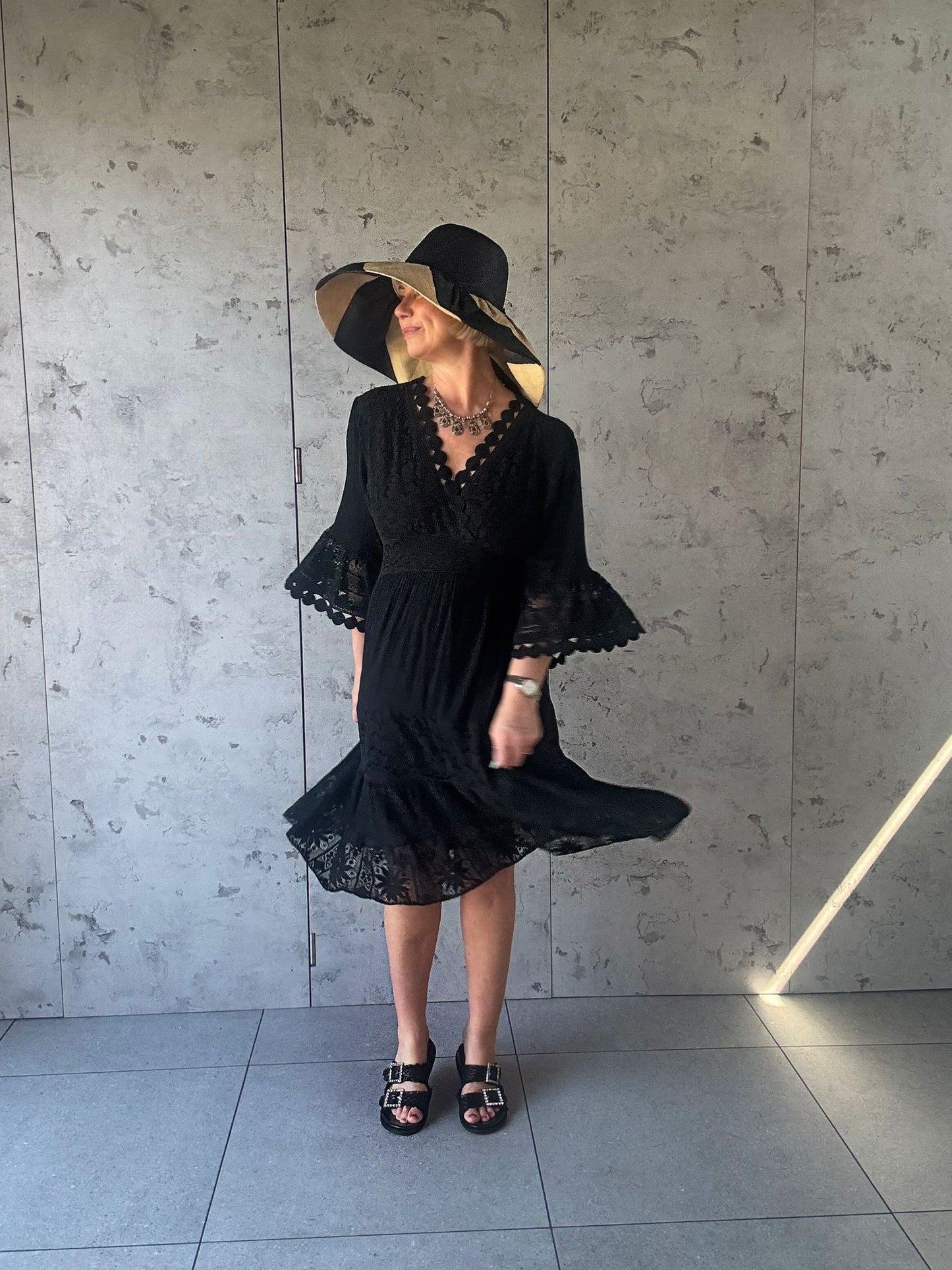 HEATHER SCALLOP LACE MIDI DRESS BLACK *New