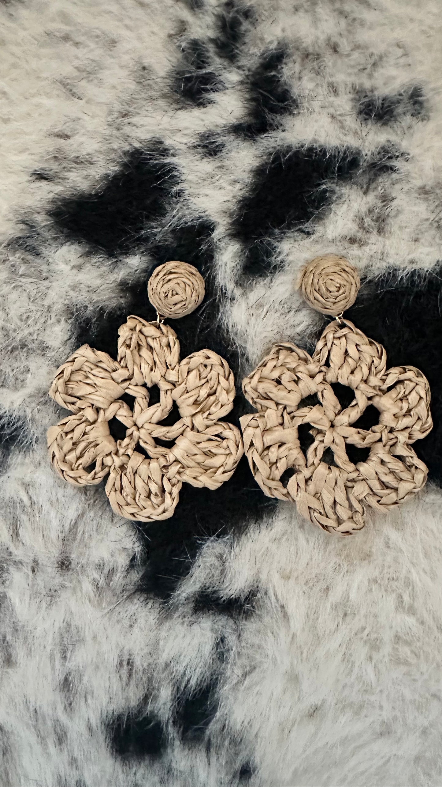 RAFFIA FLOWER EARRINGS BIEGE *New
