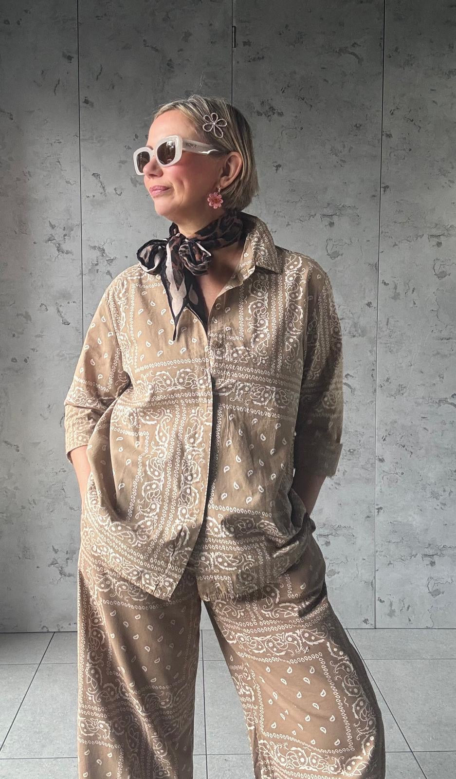 BANDANA PRINT SHIRT SAND BEIGE *New