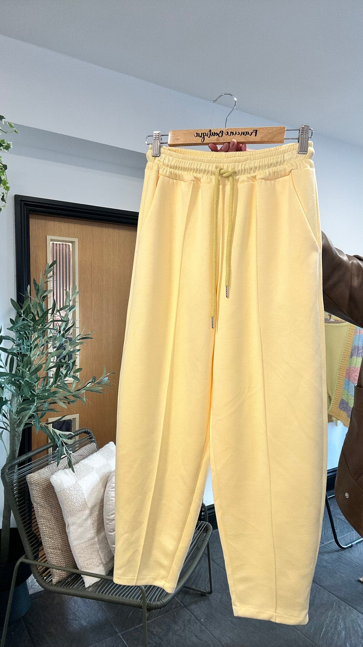 POLLY BARREL LEG PONTE JOGGERS LEMON *New