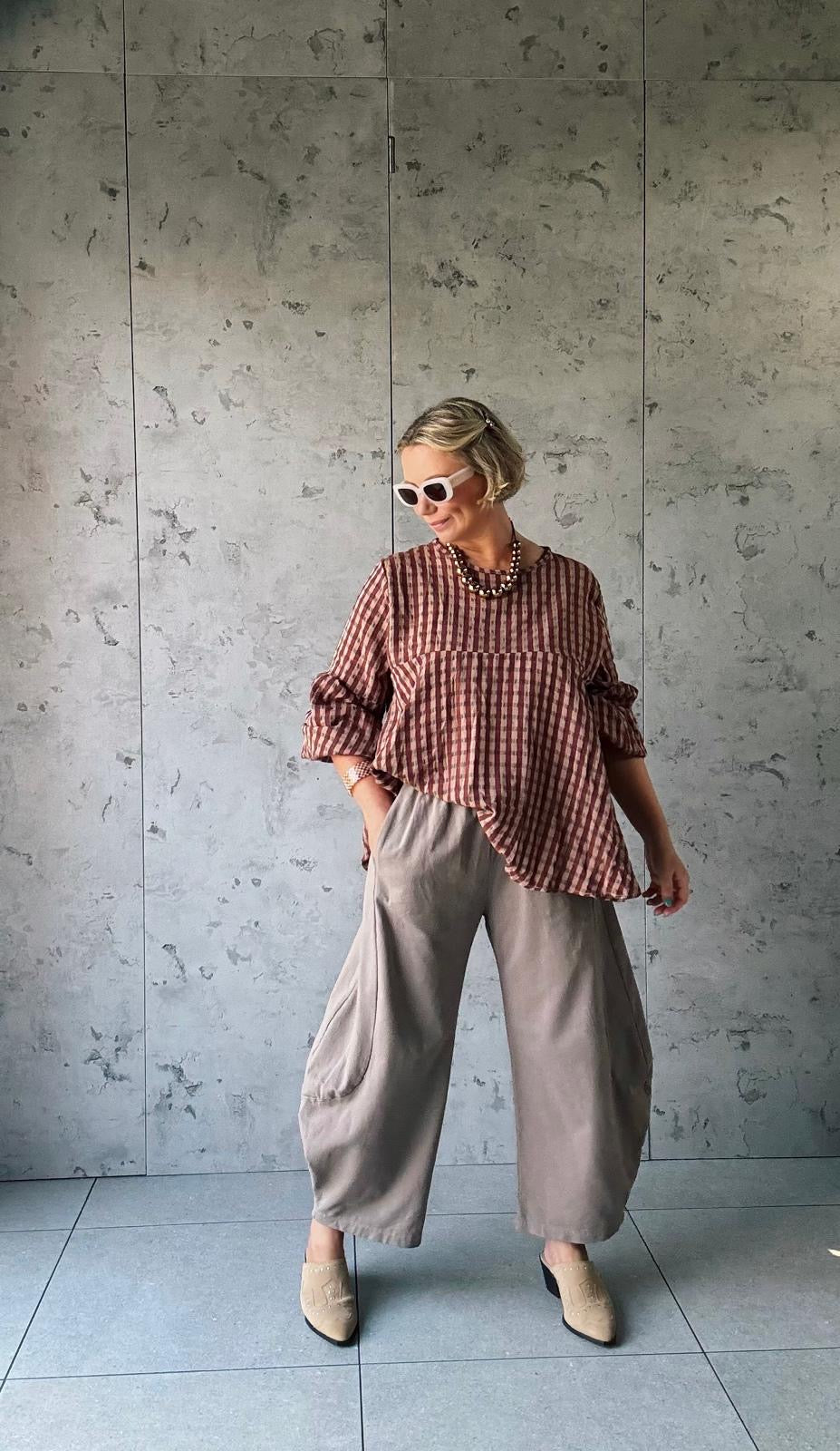 DEBORAH POCKET BARREL LEG TROUSERS DEEP TAUPE *New
