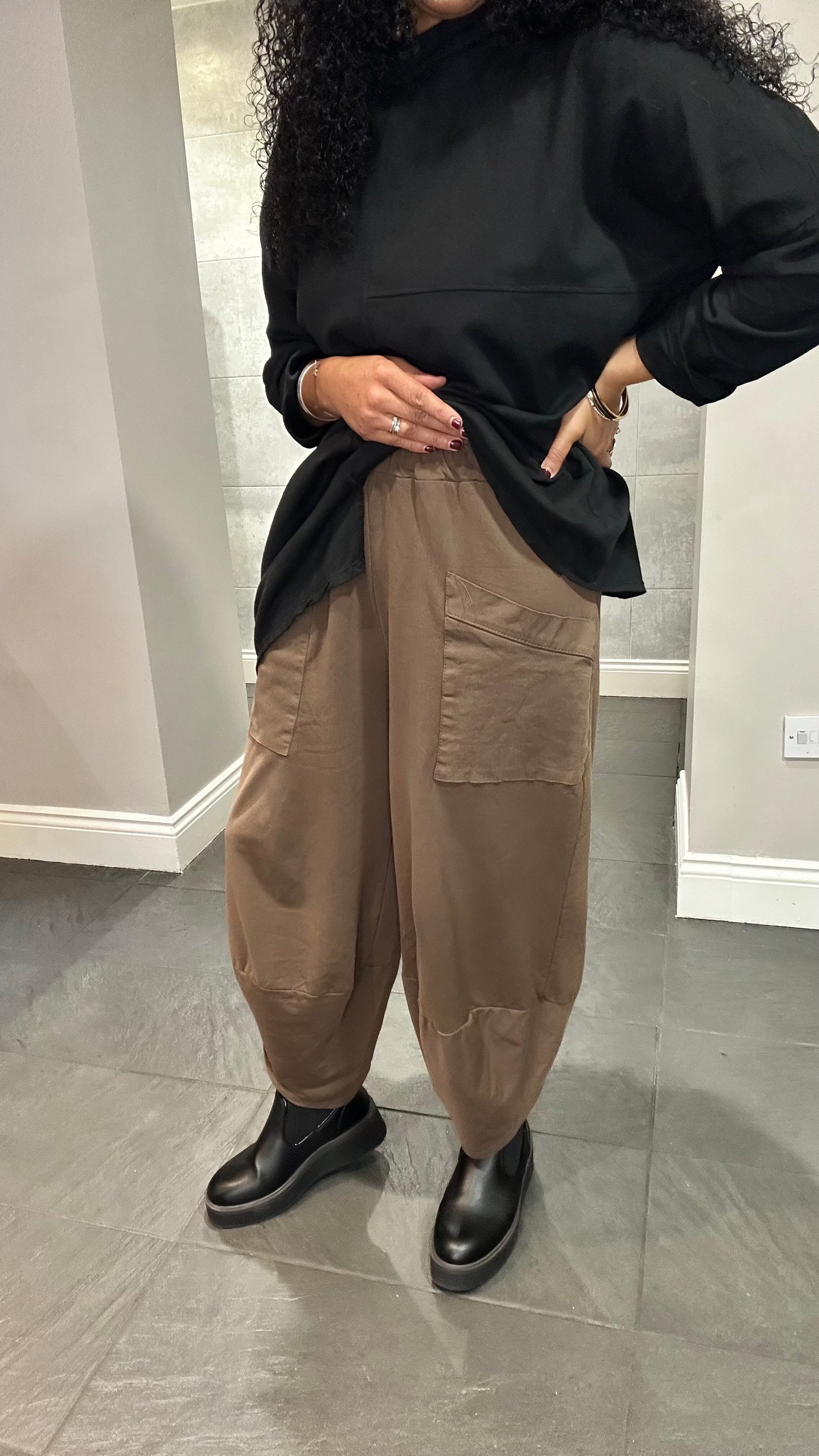 DEBORAH POCKET BALLOON TROUSERS CHOCOLATE *New