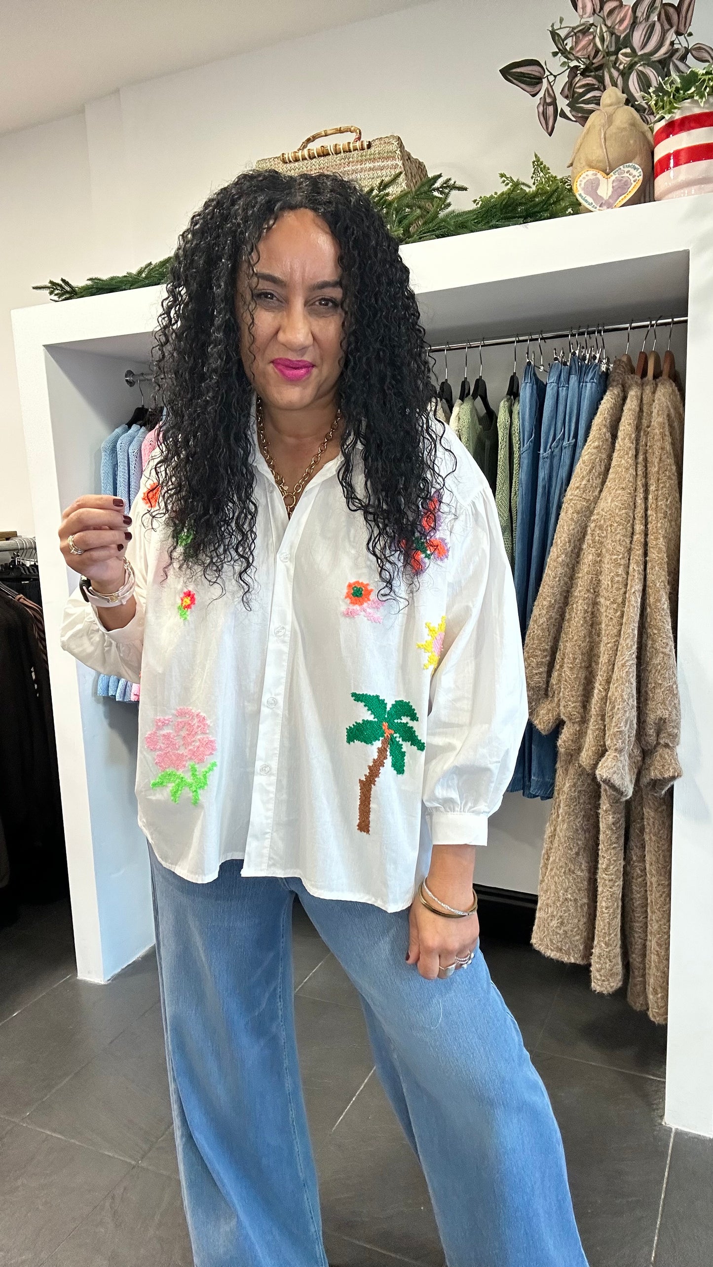 WHIMSICAL EMBROIDERED BLOUSE WHITE *New