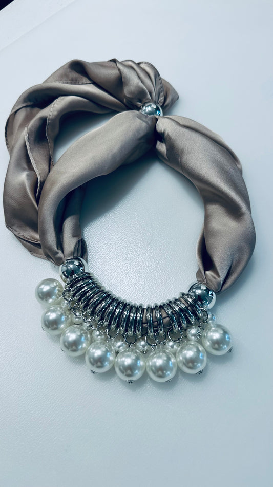 JAN CHAMPAGNE SCARF NECKLACE PEARLS & SILVER *New