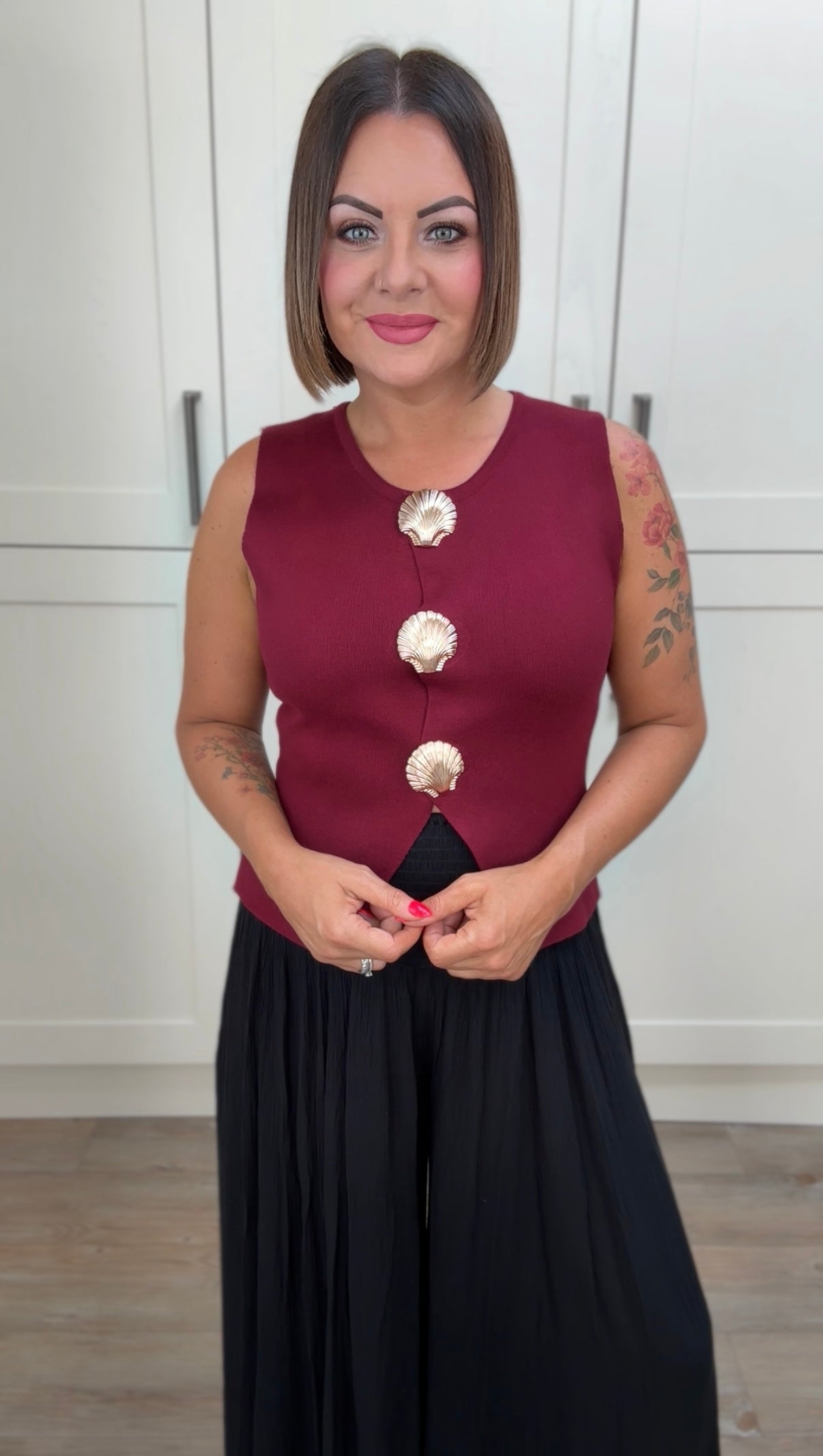 SHELL BUTTON TOP BURGUNDY *New
