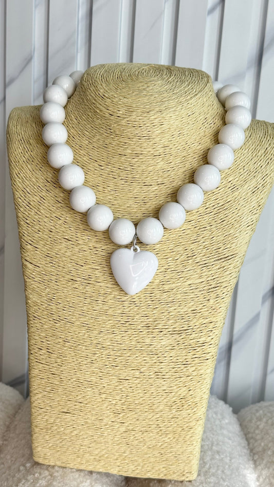 BOHO VINTAGE WHITE BEADED PENDANT NECKLACE