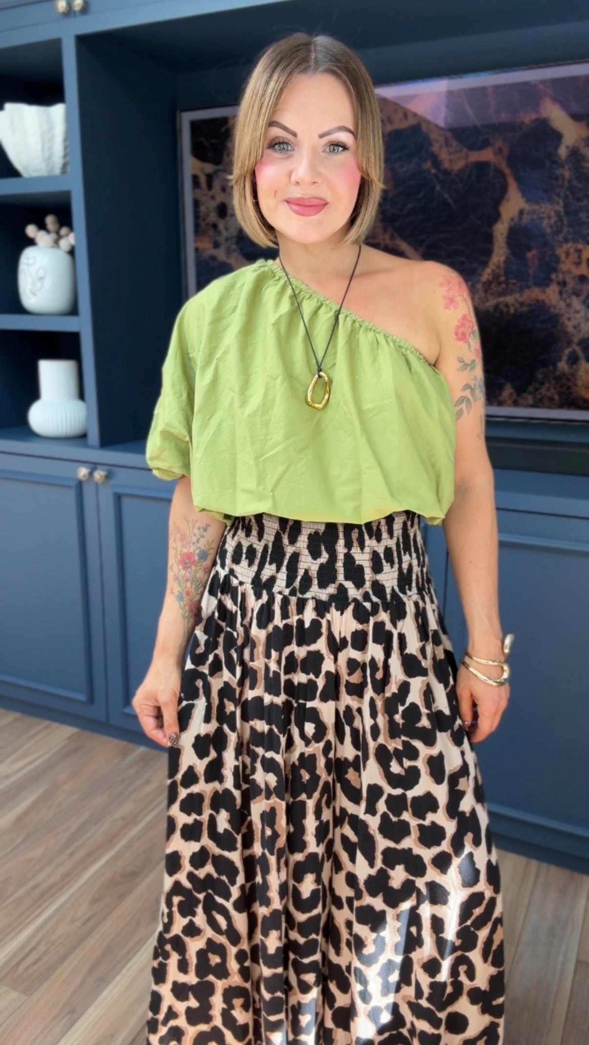 AMALFI ONE SHOULDER BUBBLE 
TOP OLIVE *New