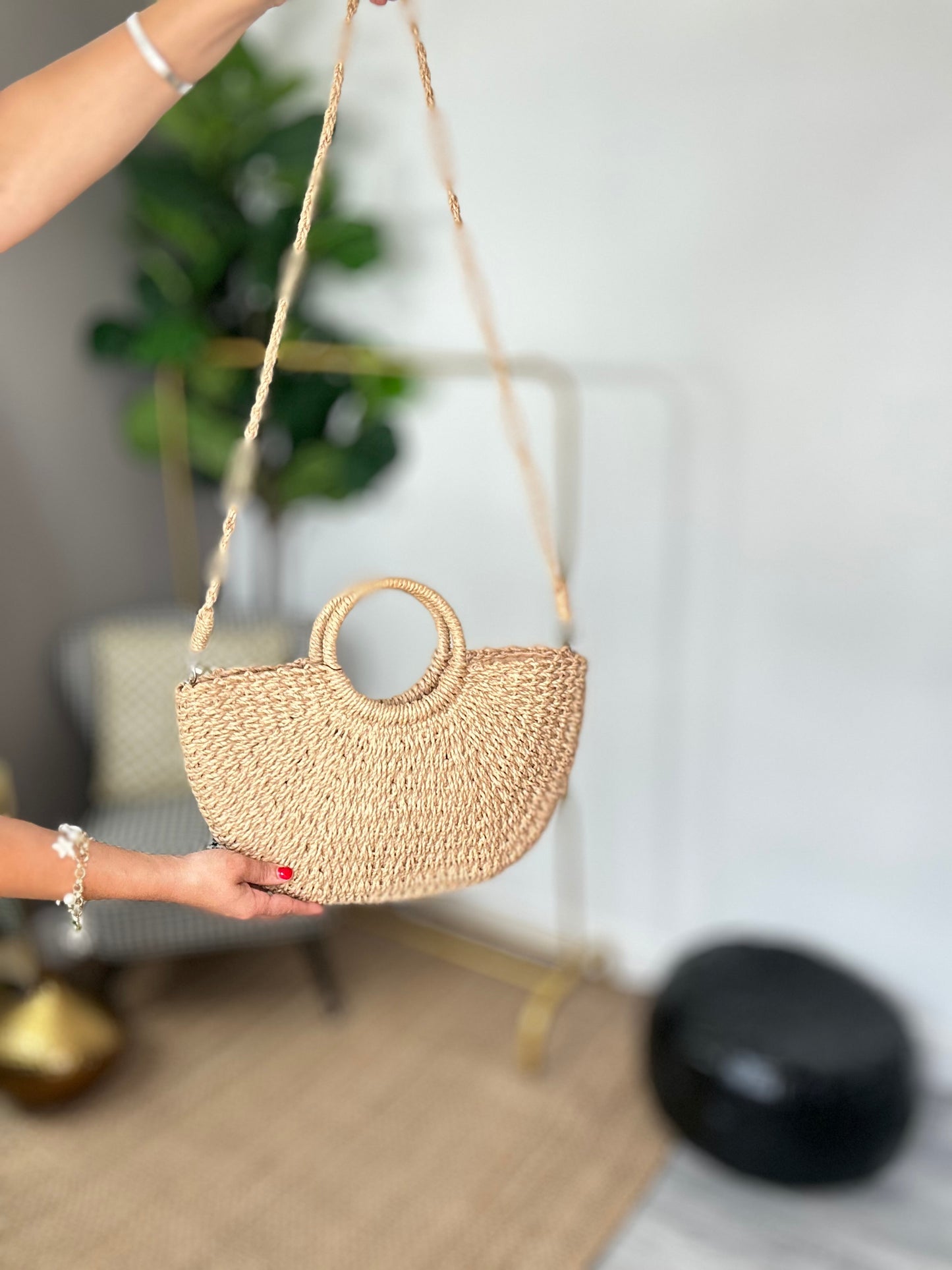 SALE CIRCLE HANDLE STRAW BAG