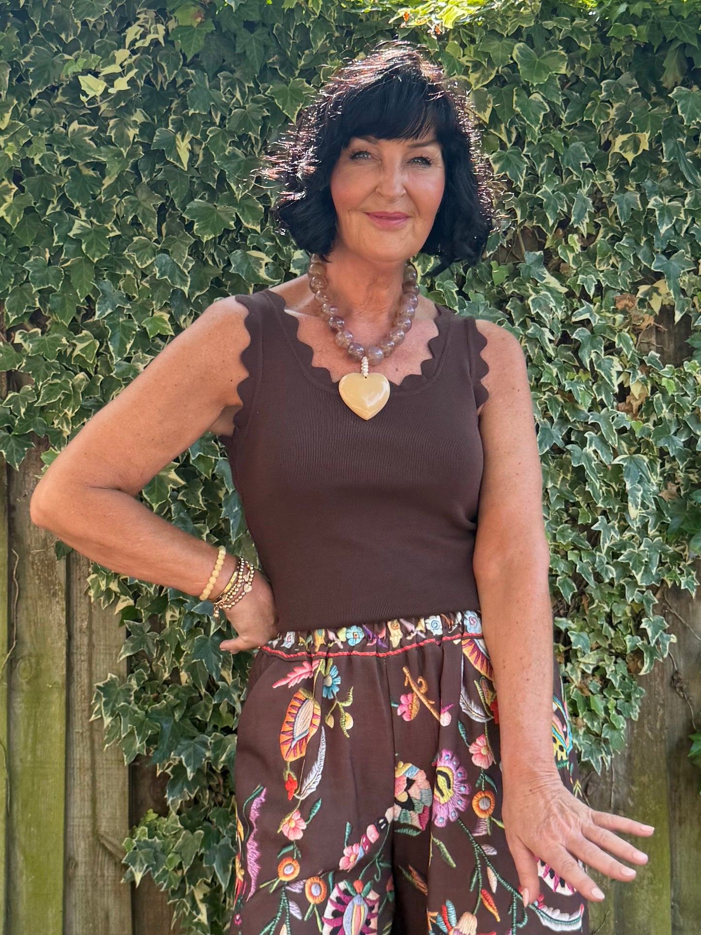 SCALLOPED VEST BROWN *New