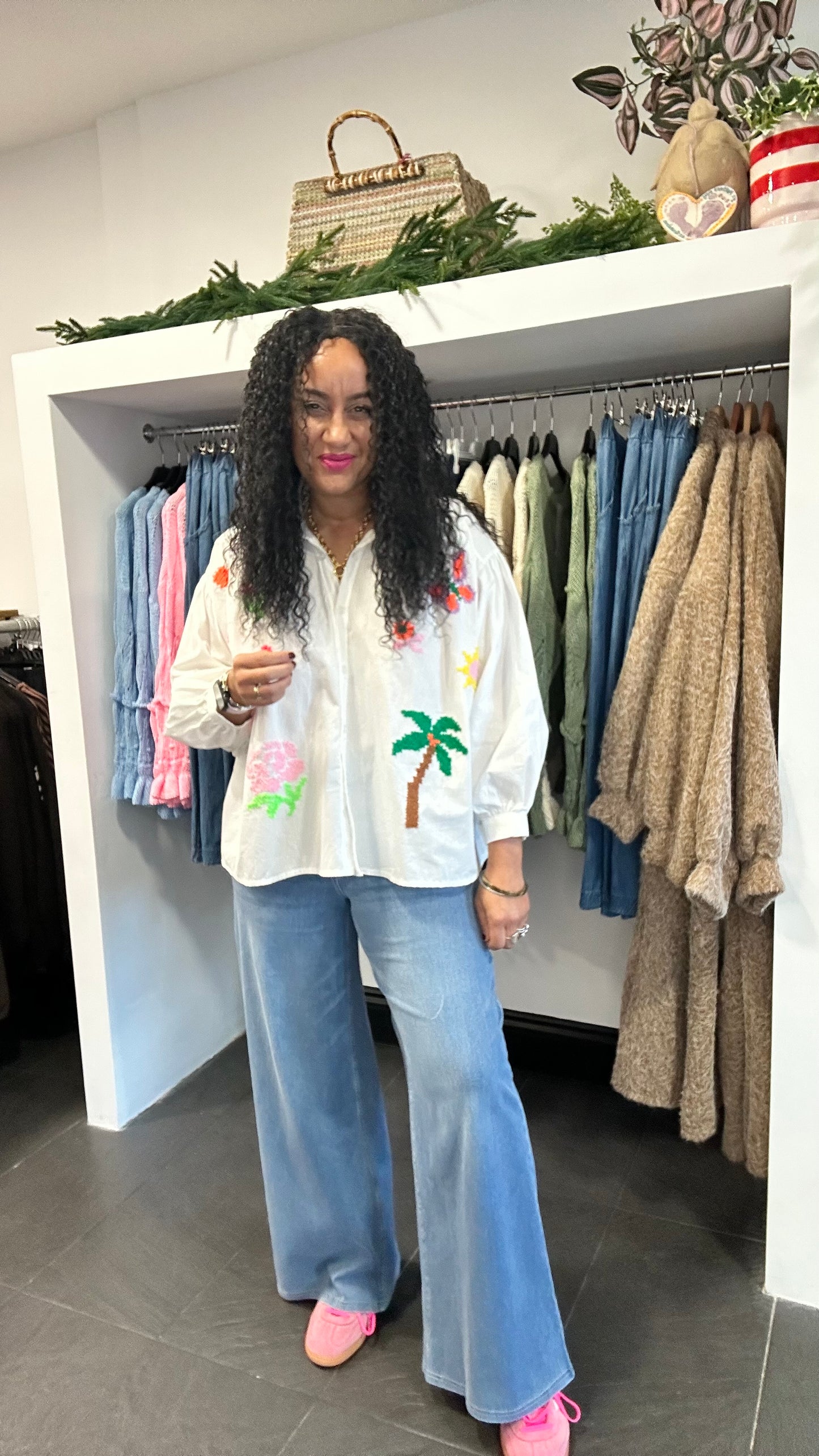 WHIMSICAL EMBROIDERED BLOUSE WHITE *New