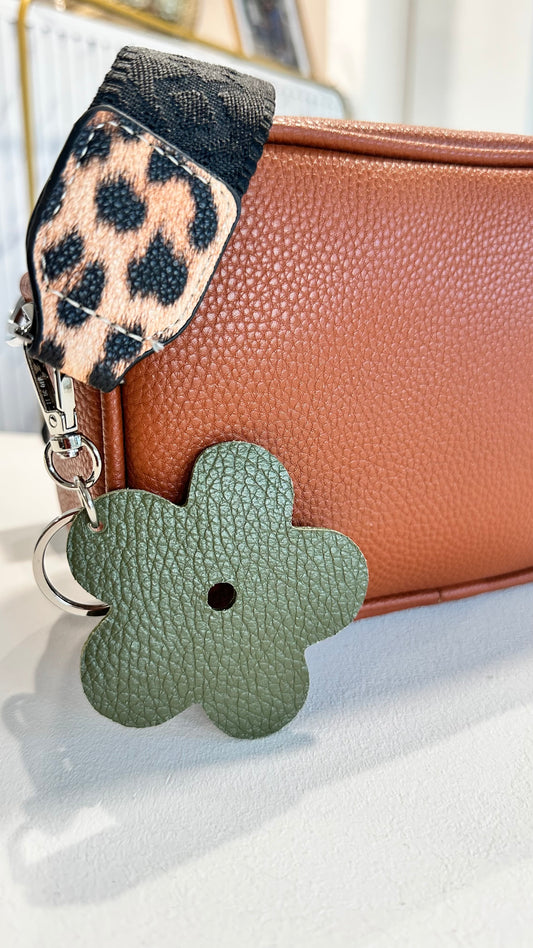 FLOWER LEATHER KEYRING BAG CHARM CHARM KHAKI *New