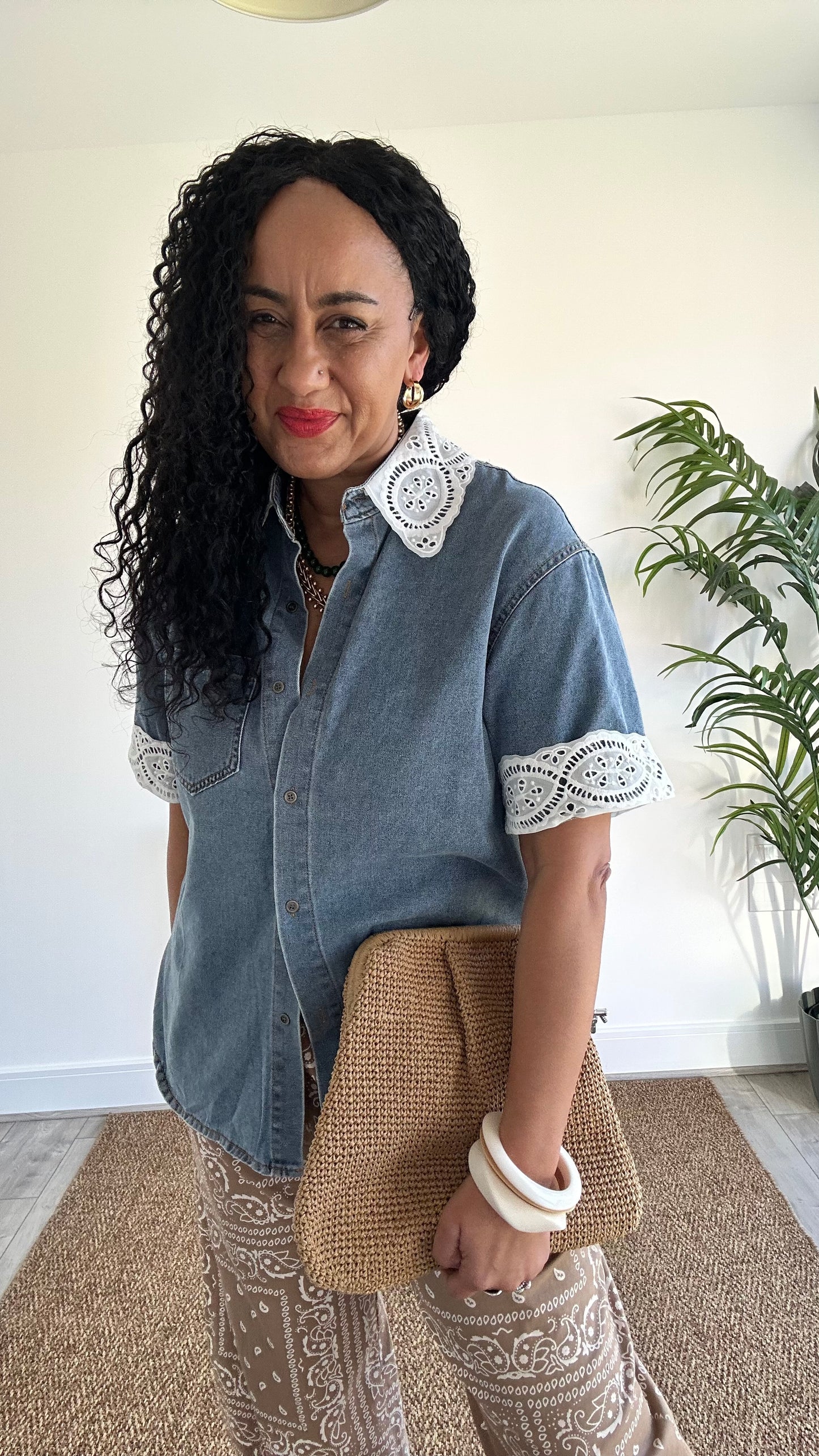 EMBROIDERY ANGLAISE COLAR DENIM SHIRT