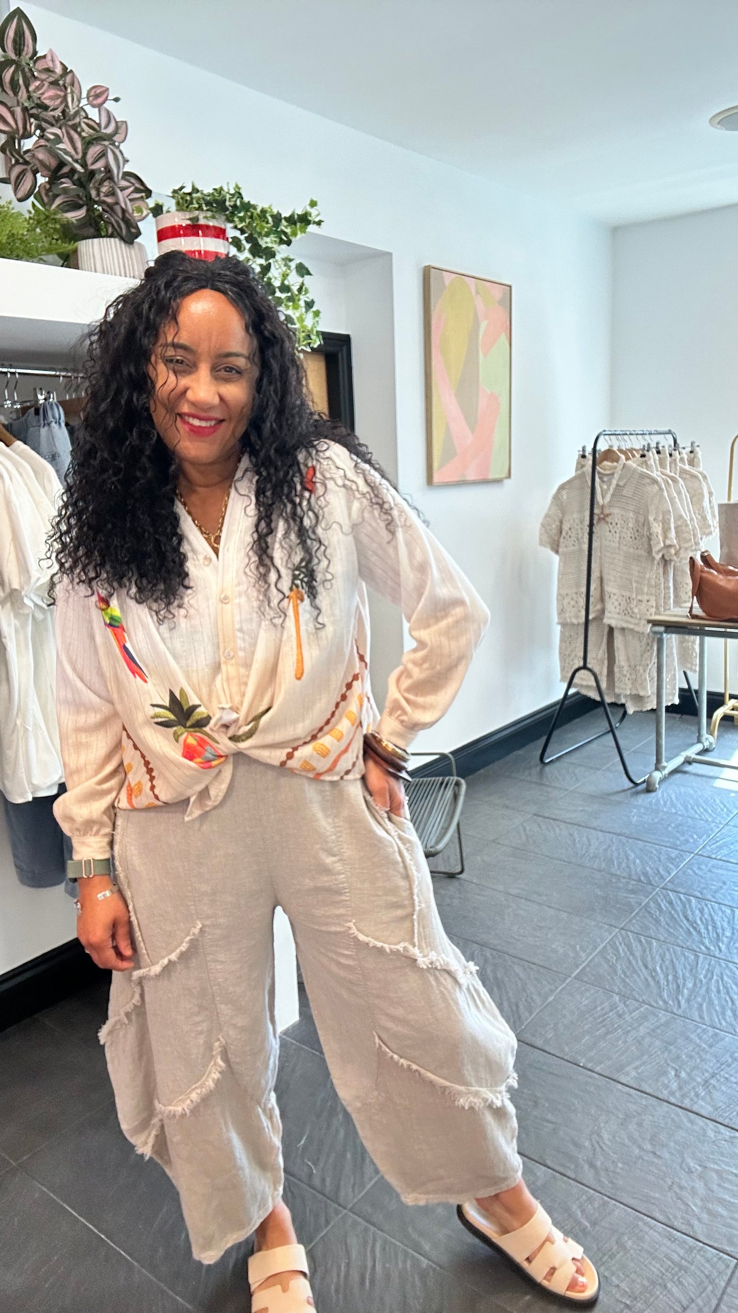 FUN & FRUITY 🍍 TROPICAL BLOUSE WHITE & MOCHA *New