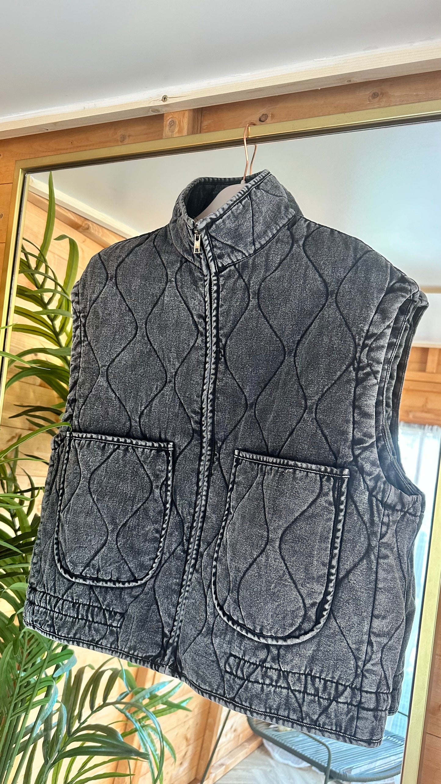 ZARAAH QUILTED GILET ACID WASH BLACK *New