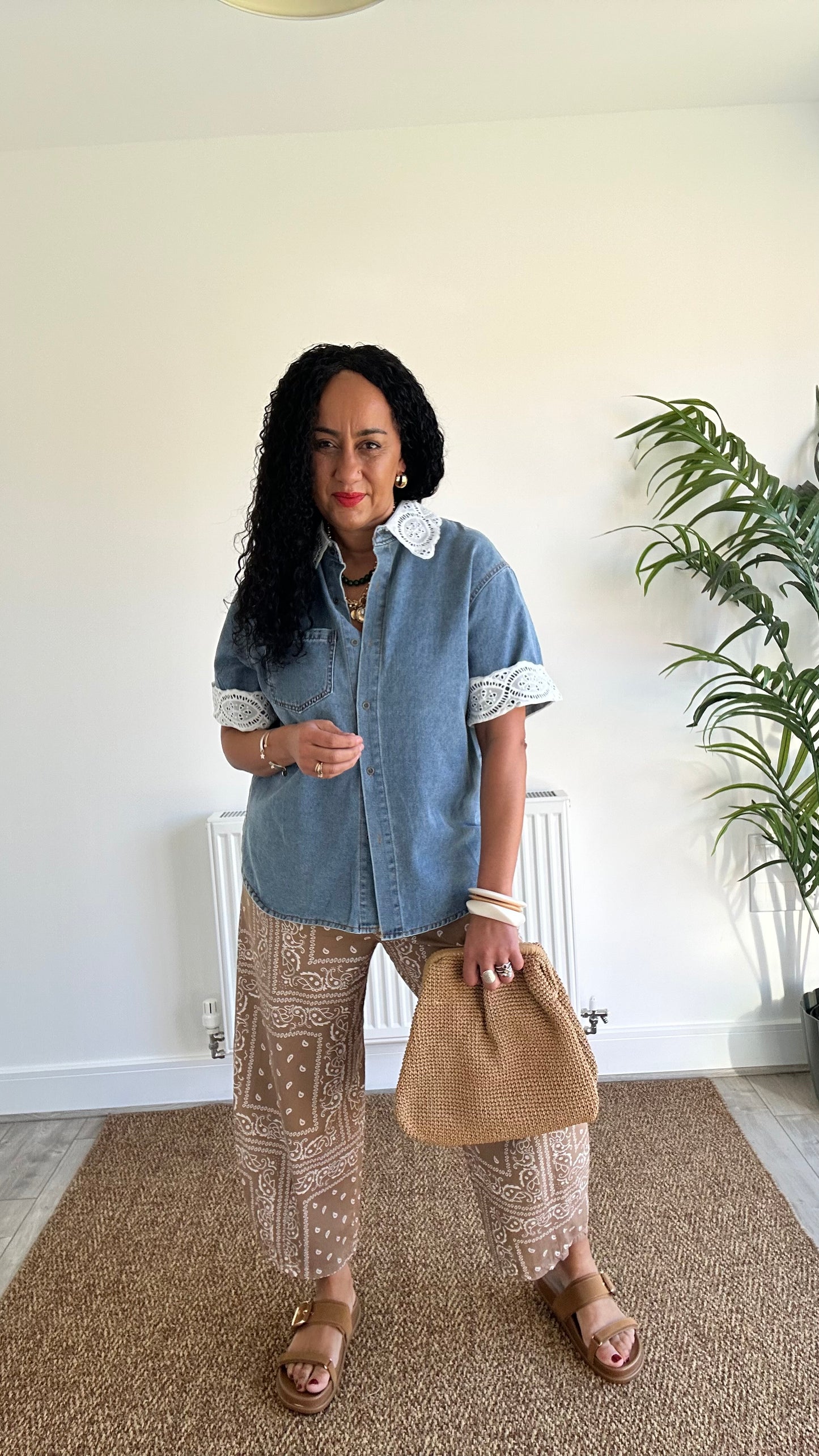 EMBROIDERY ANGLAISE COLAR DENIM SHIRT