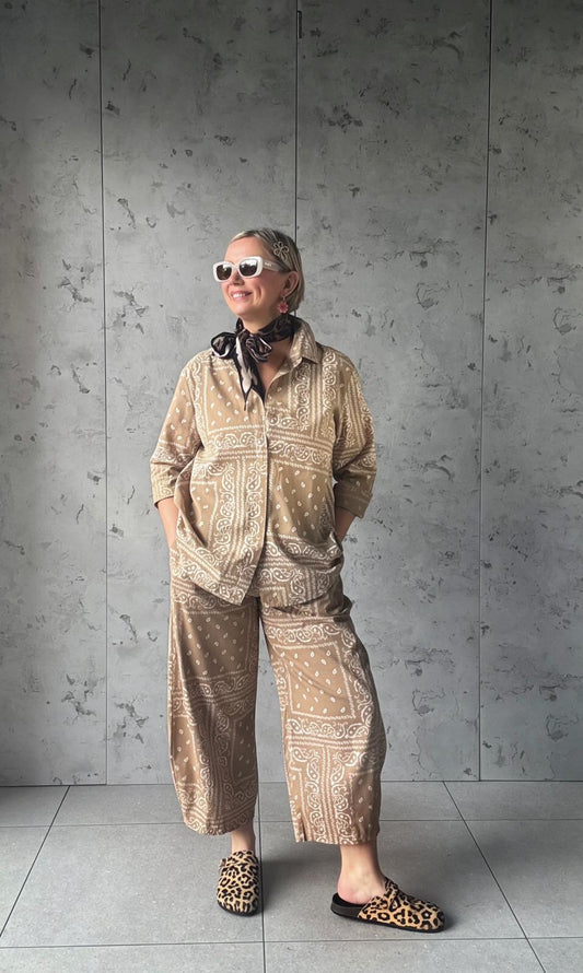 BANDANA PRINT SHIRT SAND BEIGE *New