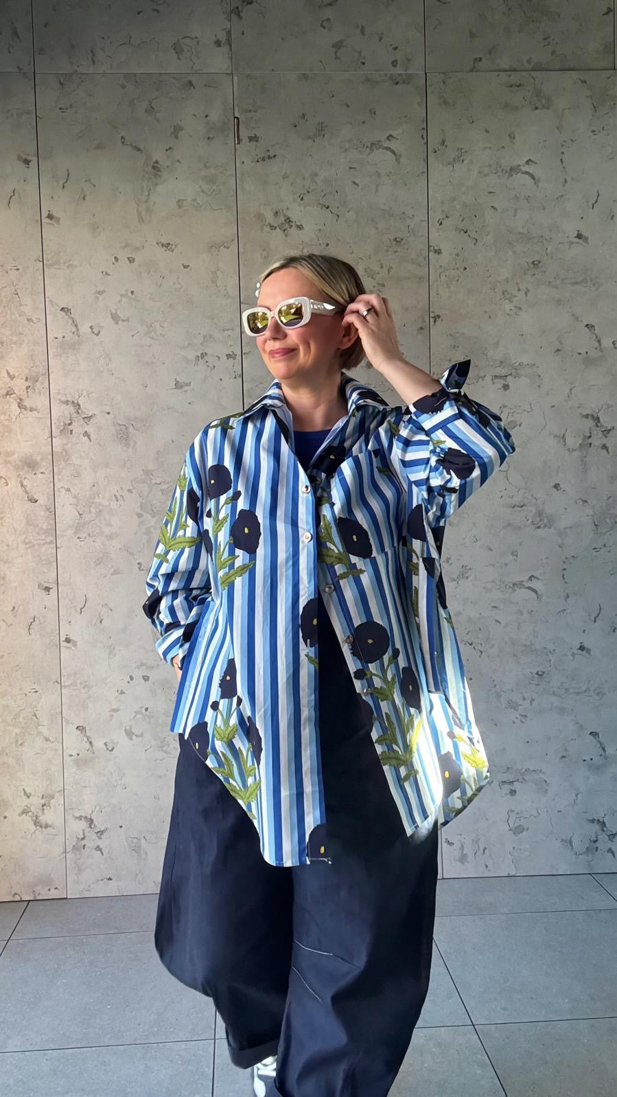 FLORAL BLUE SHIRT *New