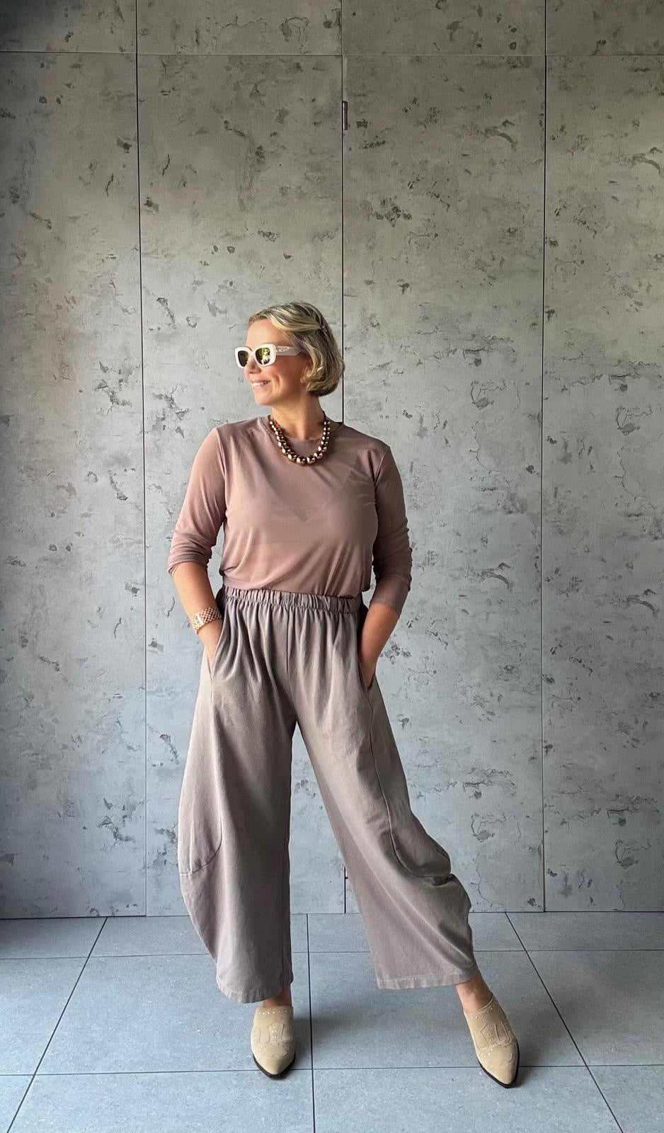 DEBORAH POCKET BARREL LEG TROUSERS DEEP TAUPE *New