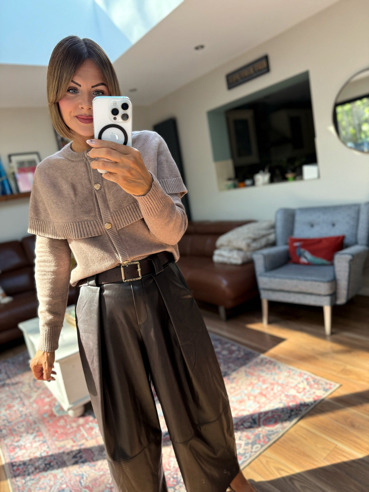 CATHY CAPE KNIT TAUPE *New