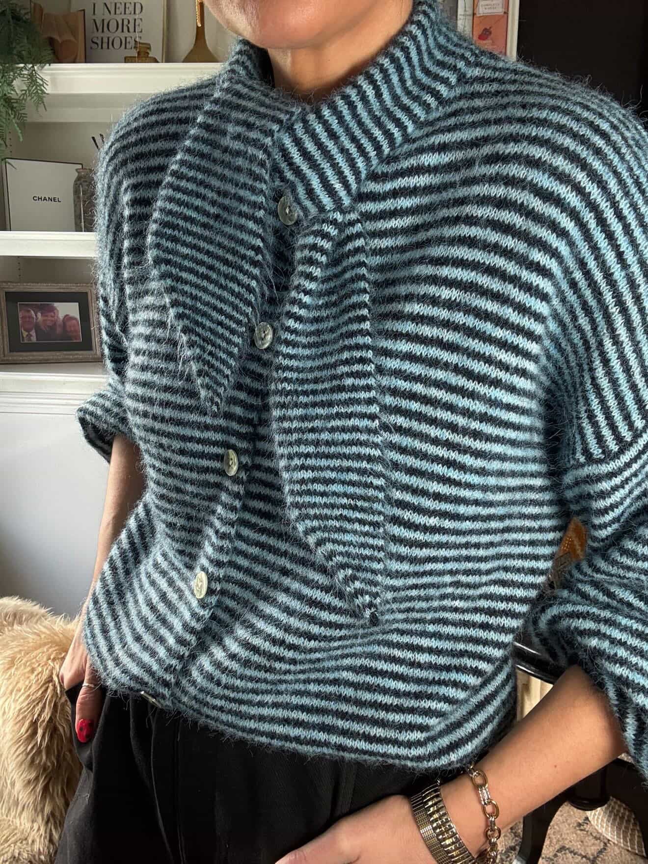 ISOBELLE CARDI WITH BUILT IN SCARF BLUES *New