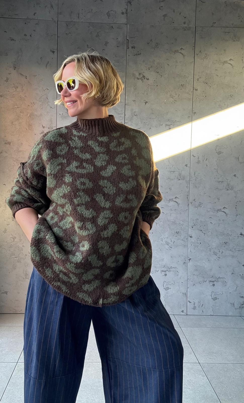ALEX LEOPARD KNITWEAR  OLIVE & BROWN *New