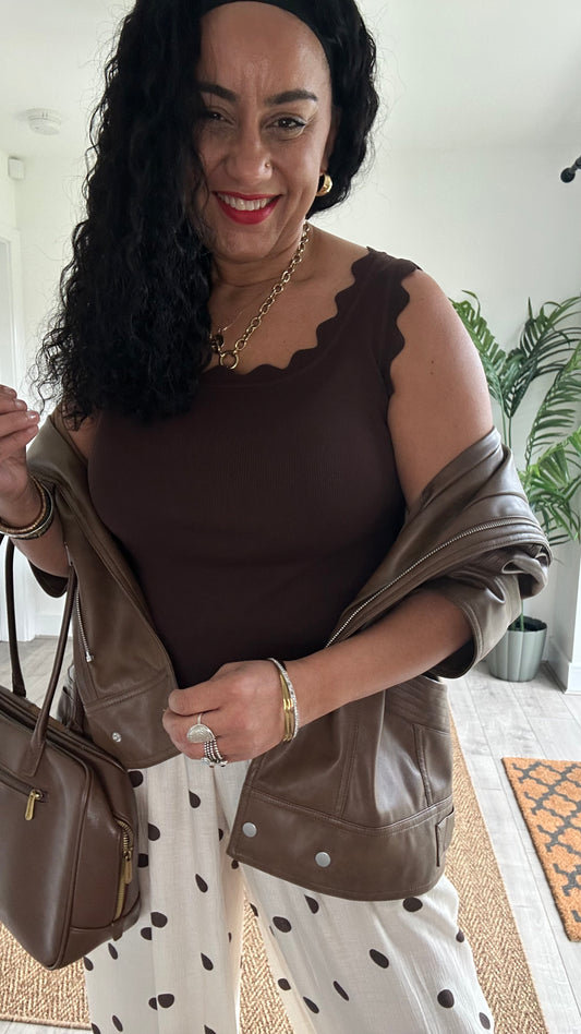 SCALLOPED VEST BROWN *New